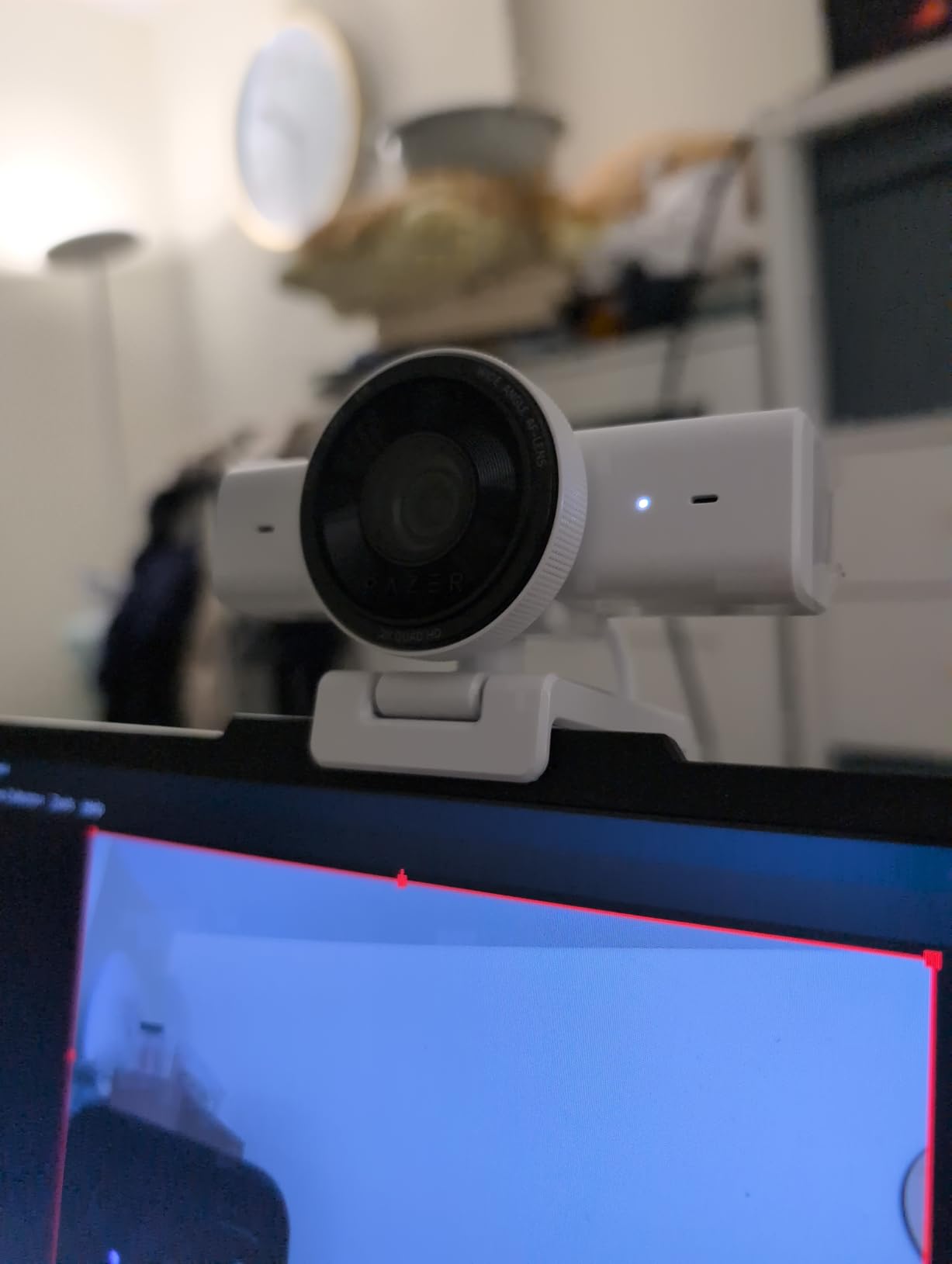 Razer Kiyo V2 X Webcam for Streaming and Meetings, 1440p 60 FPS, Black | AI Powered Auto-Framing, Built-in Microphone, Ultrawide Angle Lens, Privacy Cover, Works with OBS, Discord, Zoom, Teams customer photo 2