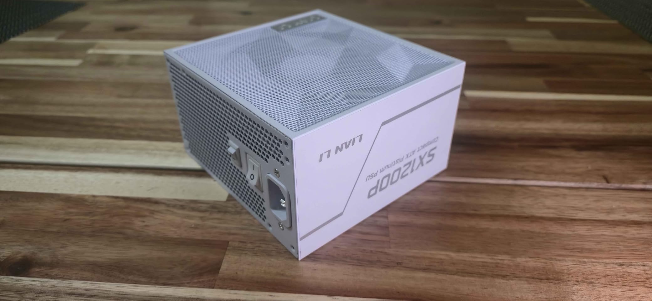 Lian Li SX1200P Platinum Compact ATX PSU 1200W - ATX 3.1, SXP Compact ATX Form Factor, 12V-2x6 Cable, ATX 3.1 & PCIE 5.1 Compliant, Cybenetics Platinum Efficiency customer photo 1