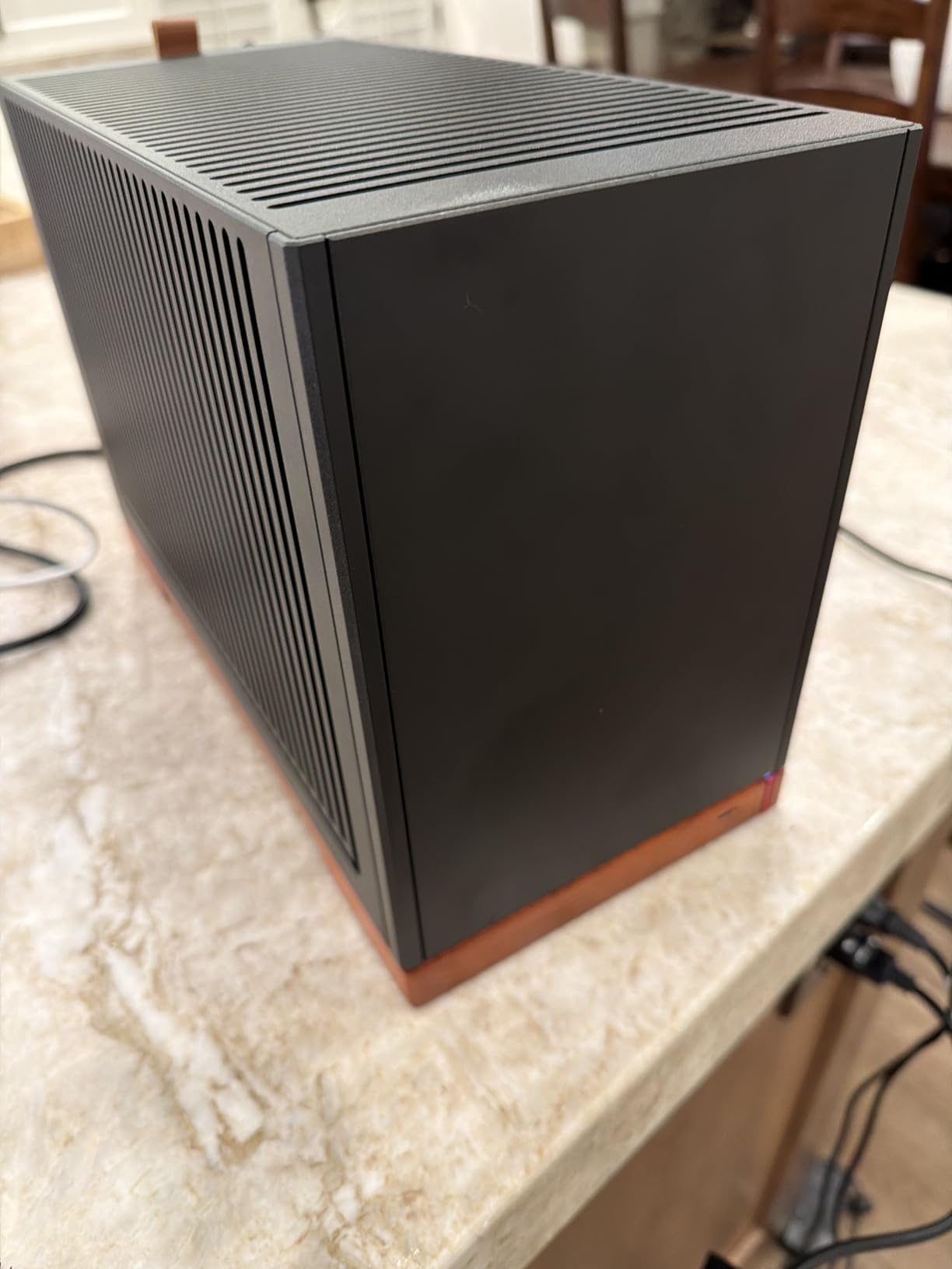 JONSBO T9 Mini ITX PC Case, SFF Tool-Free Mesh Desktop Case, A4 Structure, Black Walnut Solid Wood Base, 3 Levels Adjustable for MB, 4mm AL, SP SFX100mm/GPU202mm-310mm, with a PCI-E 5.0 Cable, Black customer photo 2