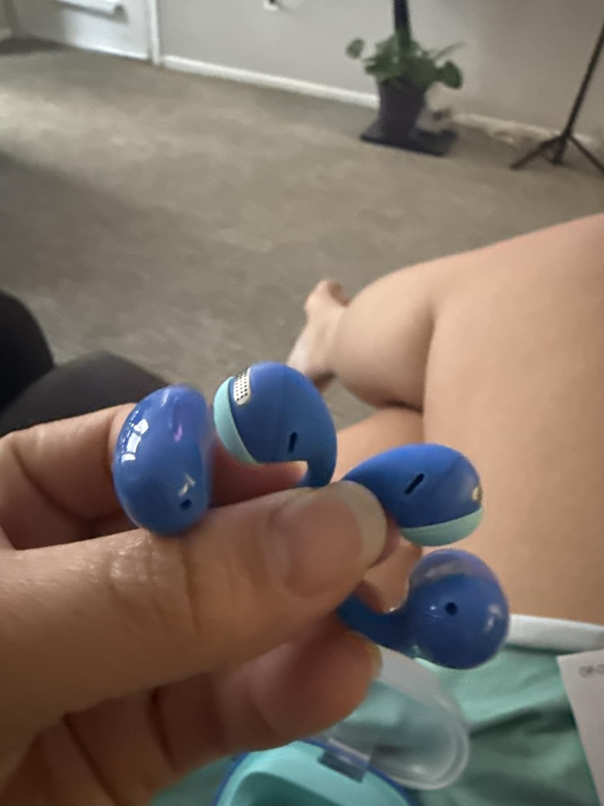 FOYCOY Kids Open Ear Earbuds - Clip-On Earbuds - 85 dB Volume Limit - Bluetooth 6.0, Built-in Mic, 40H Playtime, Silicone Pads, IPX5, Small Ears and Glasses Friendly, Ages 6-14, Navy Blue customer photo 1