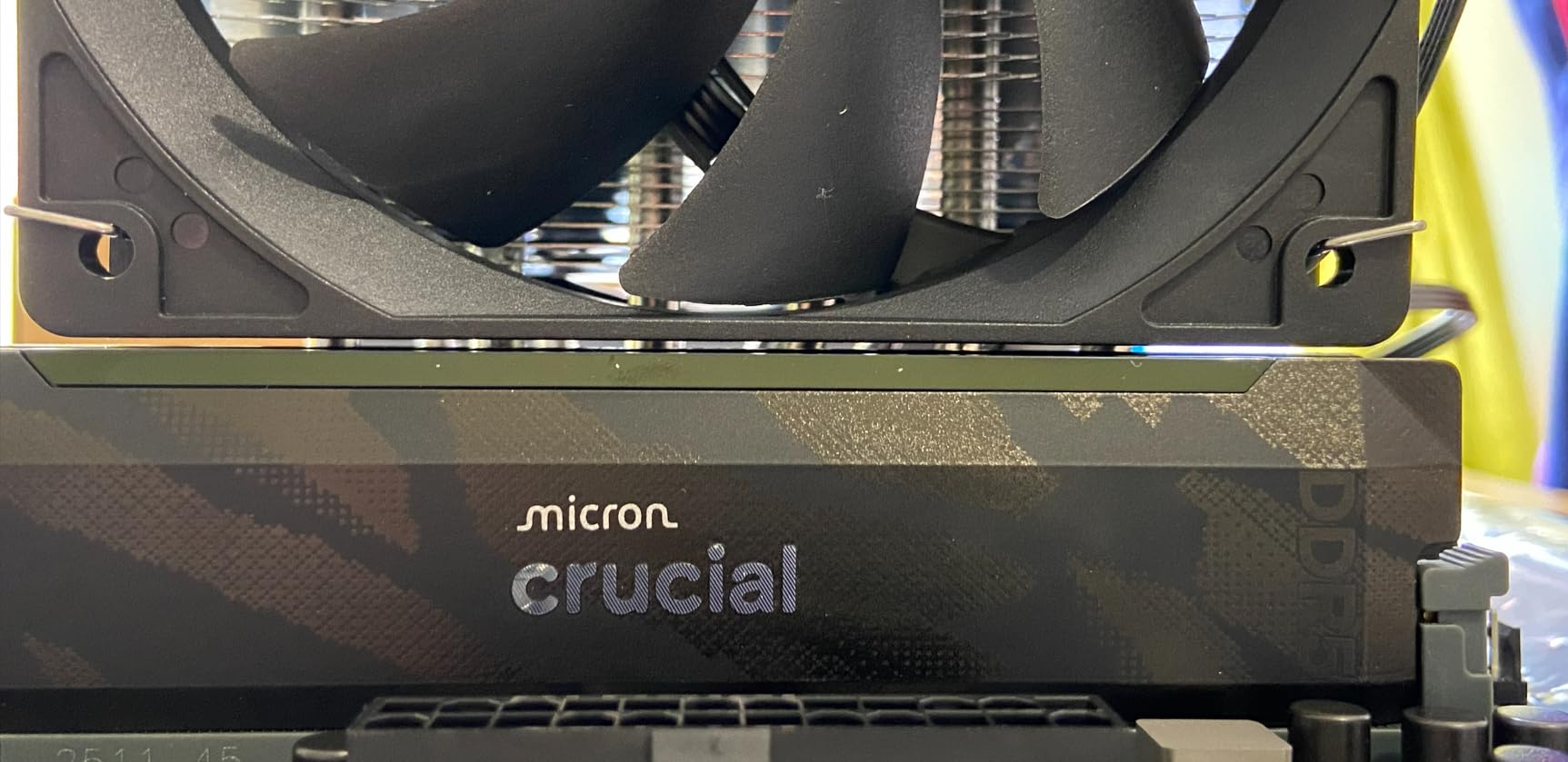 Crucial Pro DDR5 RAM 32GB Kit (2x16GB), 6400MHz CL32, Overclocking Desktop Gaming Memory, Intel XMP 3.0 & AMD Expo Compatible, Black customer photo 2