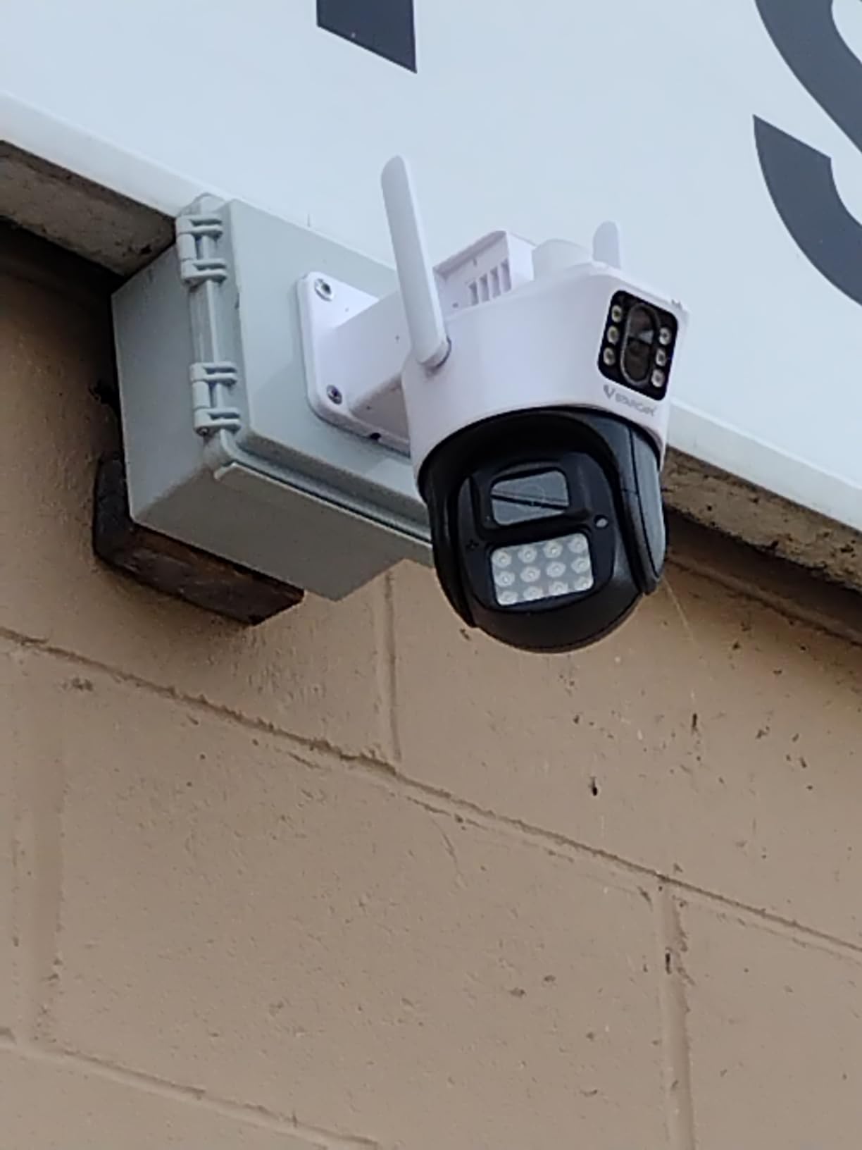 VSTARCAM 2K Security Cameras Wireless Outdoor, No-Drill Magnetic & Adhesive Mount, Free Cloud & SD Storage, WiFi 6 2.4/5G Dual Band, Motion Alerts, 6-Month Battery, Color Night Vision, IP66, 2-Way Talk customer photo 2