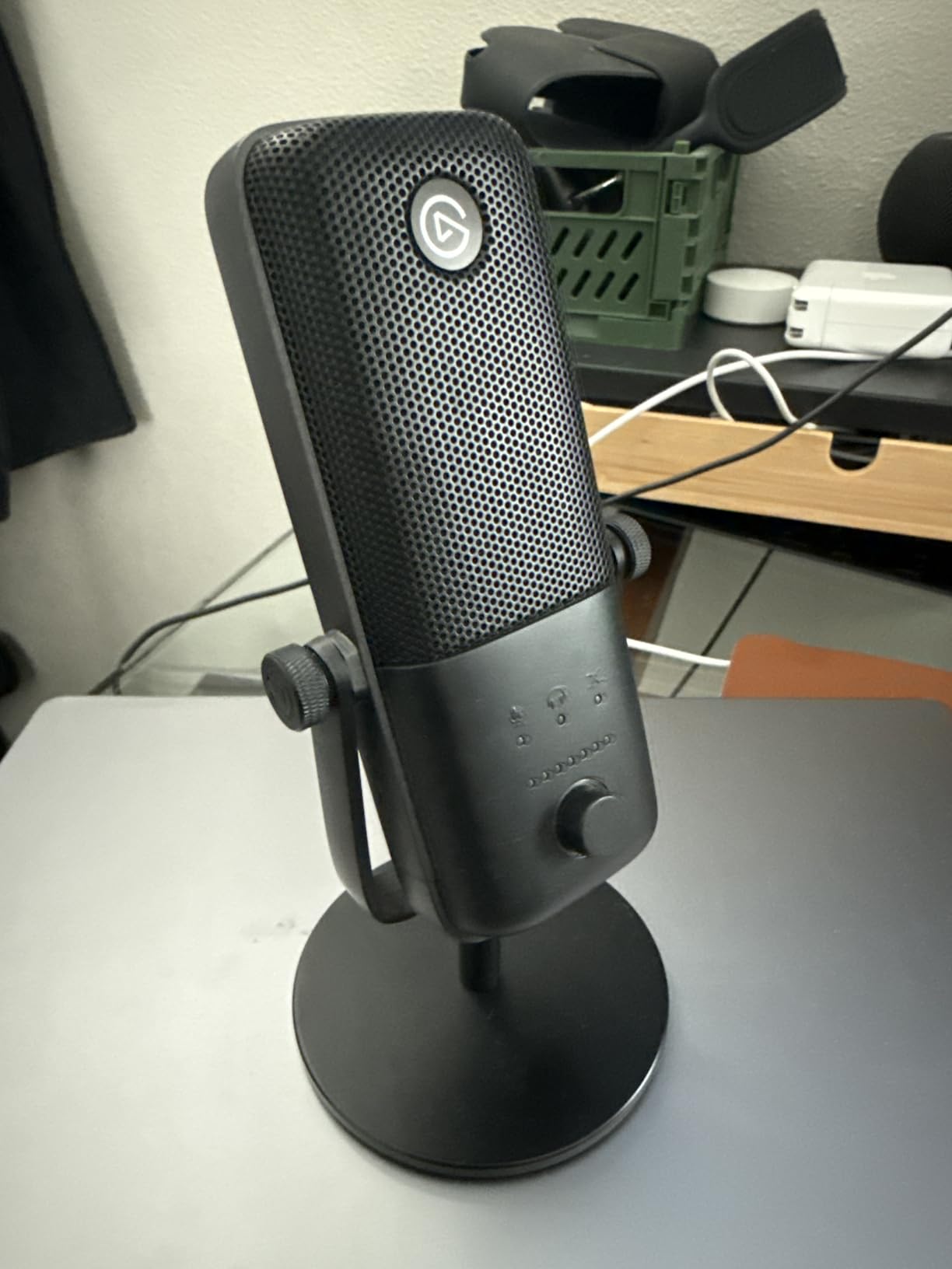 Elgato Wave:3 MK.2 USB Condenser Microphone, DSP Effects | Clipguard 2.0 protection, Auto Gain calibration, Onboard voice enhancer, compressor, EQ, Multifunction dial, USB-C customer photo 2