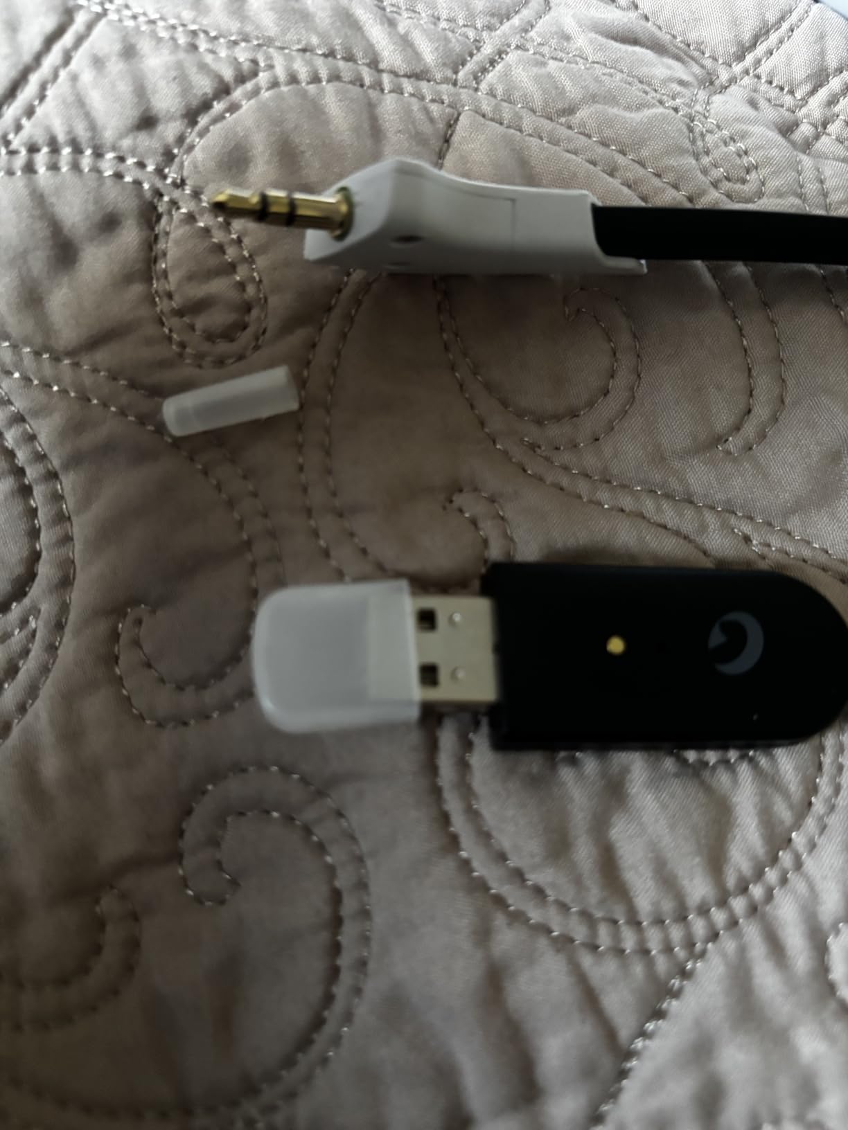 AOC 2.4GHz Wireless Gaming Headset for PS5, PS4 Fortnite & Call of Duty/FPS Gamers, PC, Switch, Bluetooth 6.0 Gaming Headphones with Noise Canceling Mic, 7.1 Virtual Surround, 45Hr Battery -White customer photo 1