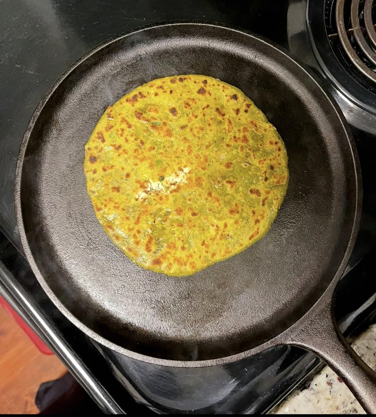 Lodge Round Seasoned Cast Iron Griddle, PFAS-Free, 10.5 Inches | Non-Toxic Round Cast Iron Griddle Pan, Pre-Seasoned & Compatible with Stovetop, Oven, Grill & Campfire customer photo 1