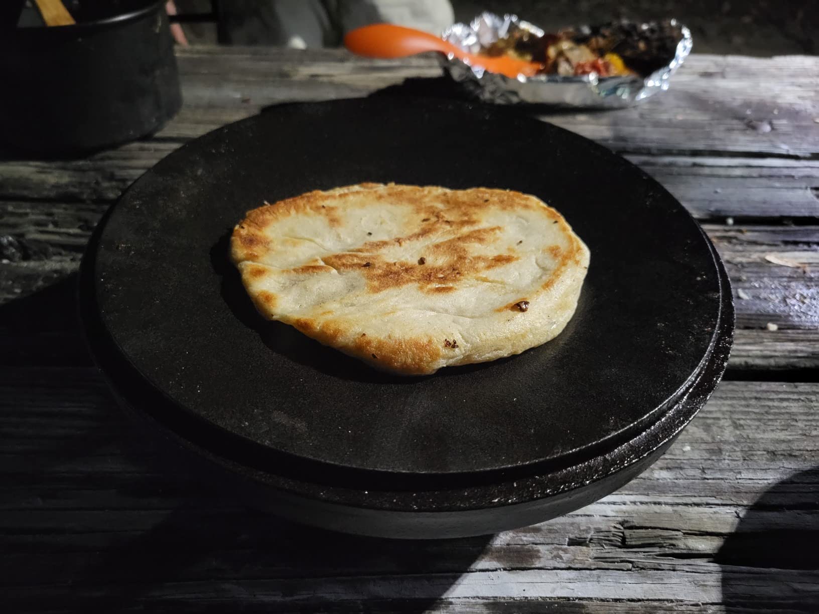 Lodge Pre-Seasoned Cast Iron Deep Camp Dutch Oven with Lid, 8 Quart customer photo 1