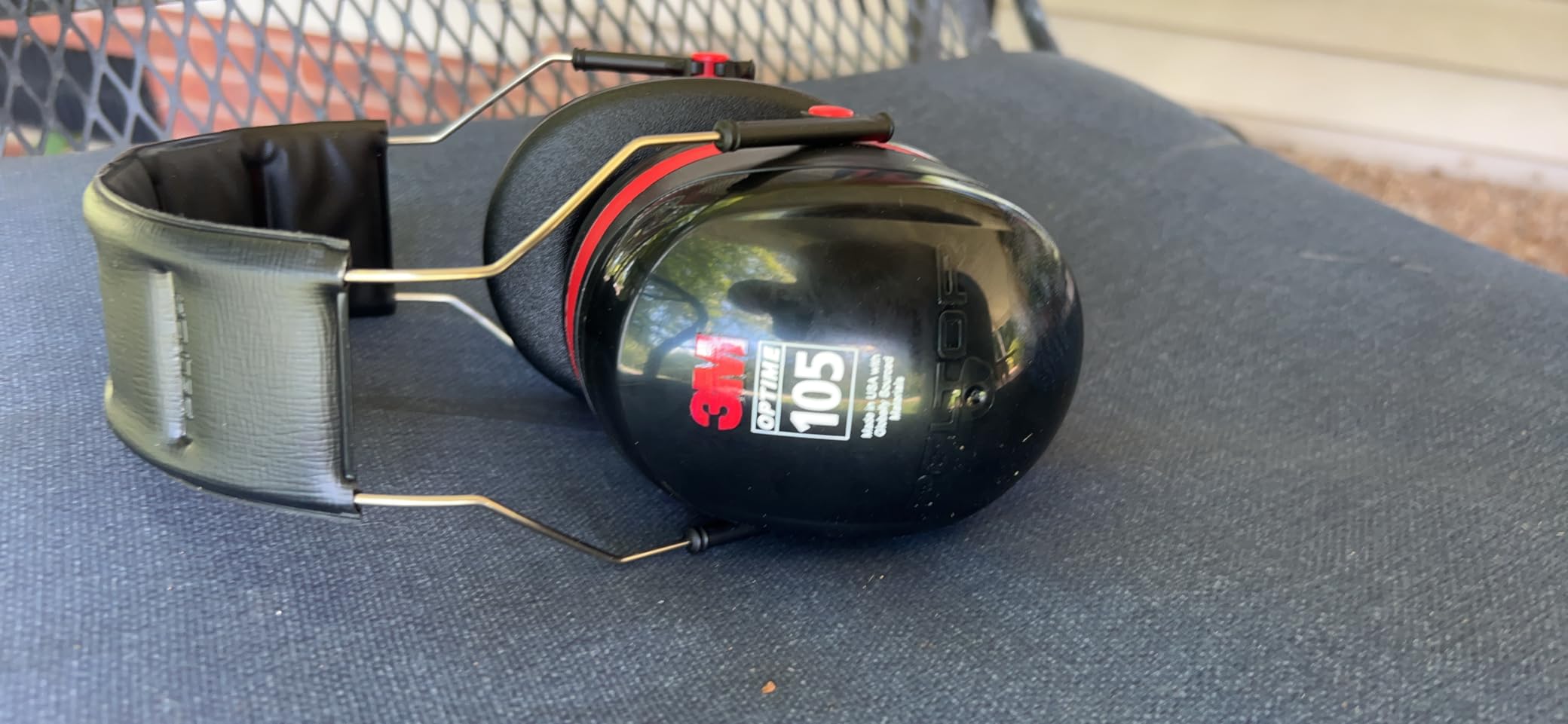 3M PELTOR Hearing Protection Optime 105 Earmuffs, E-A-Rfit Compatible, Assembly, Sanding, Grinding customer photo 1