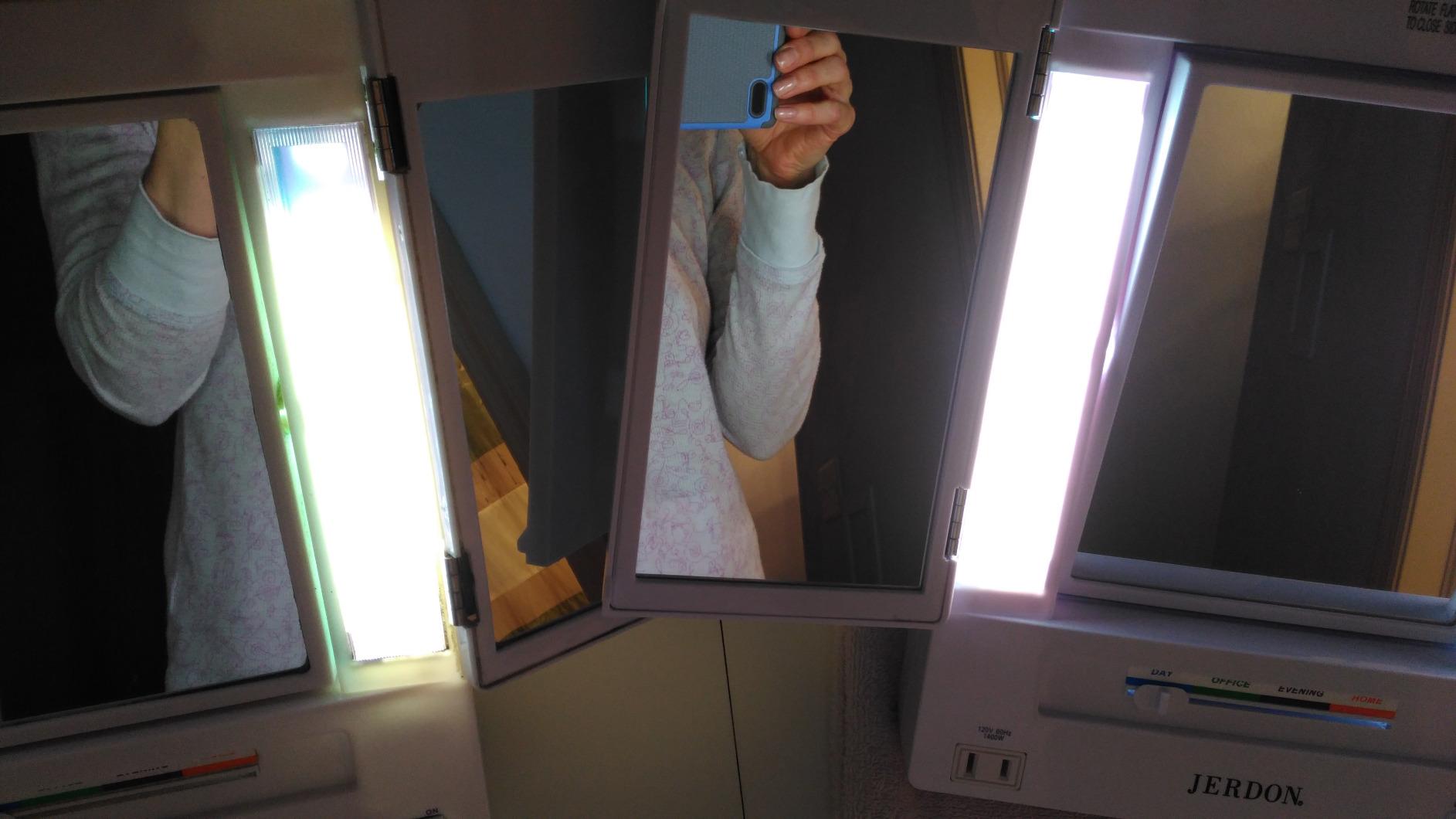 JERDON Lighted Makeup Mirror with 5X Magnification - White - JGL9W customer photo 1