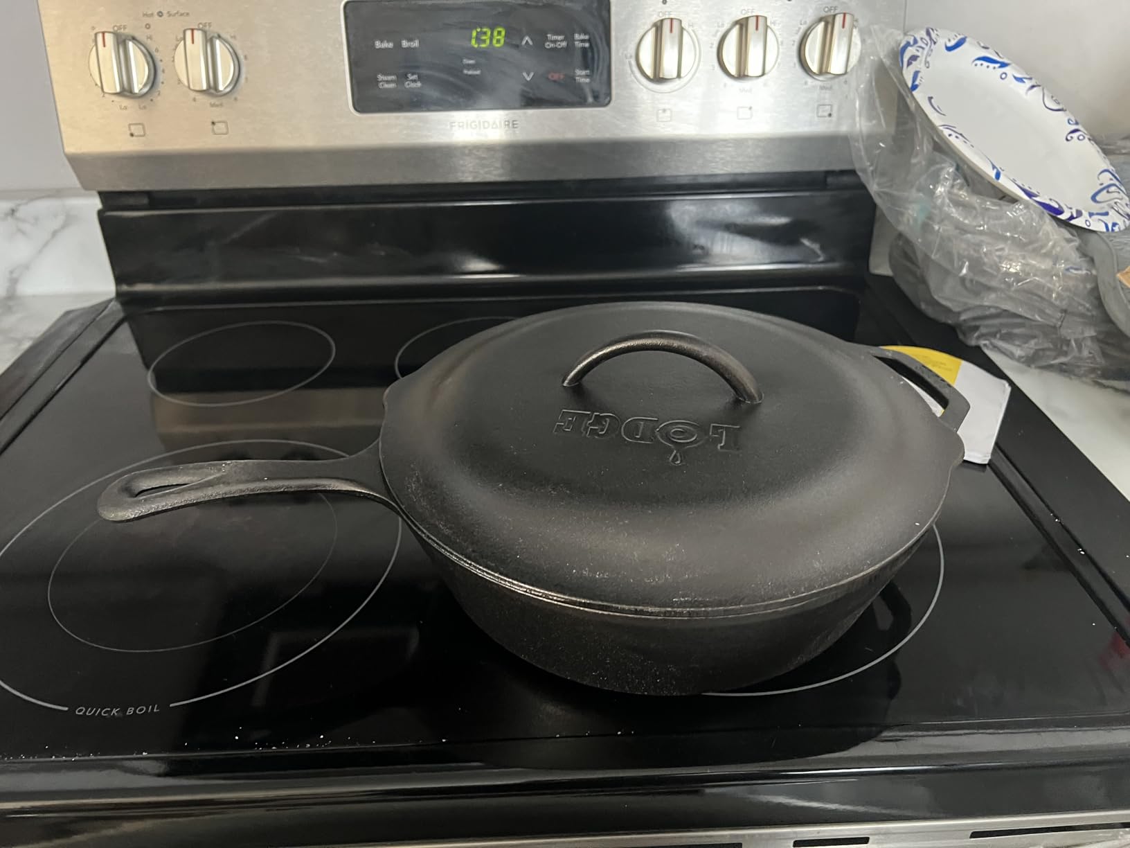 Lodge Pre-Seasoned Cast Iron Covered Deep Skillet, 5 Quart customer photo 2