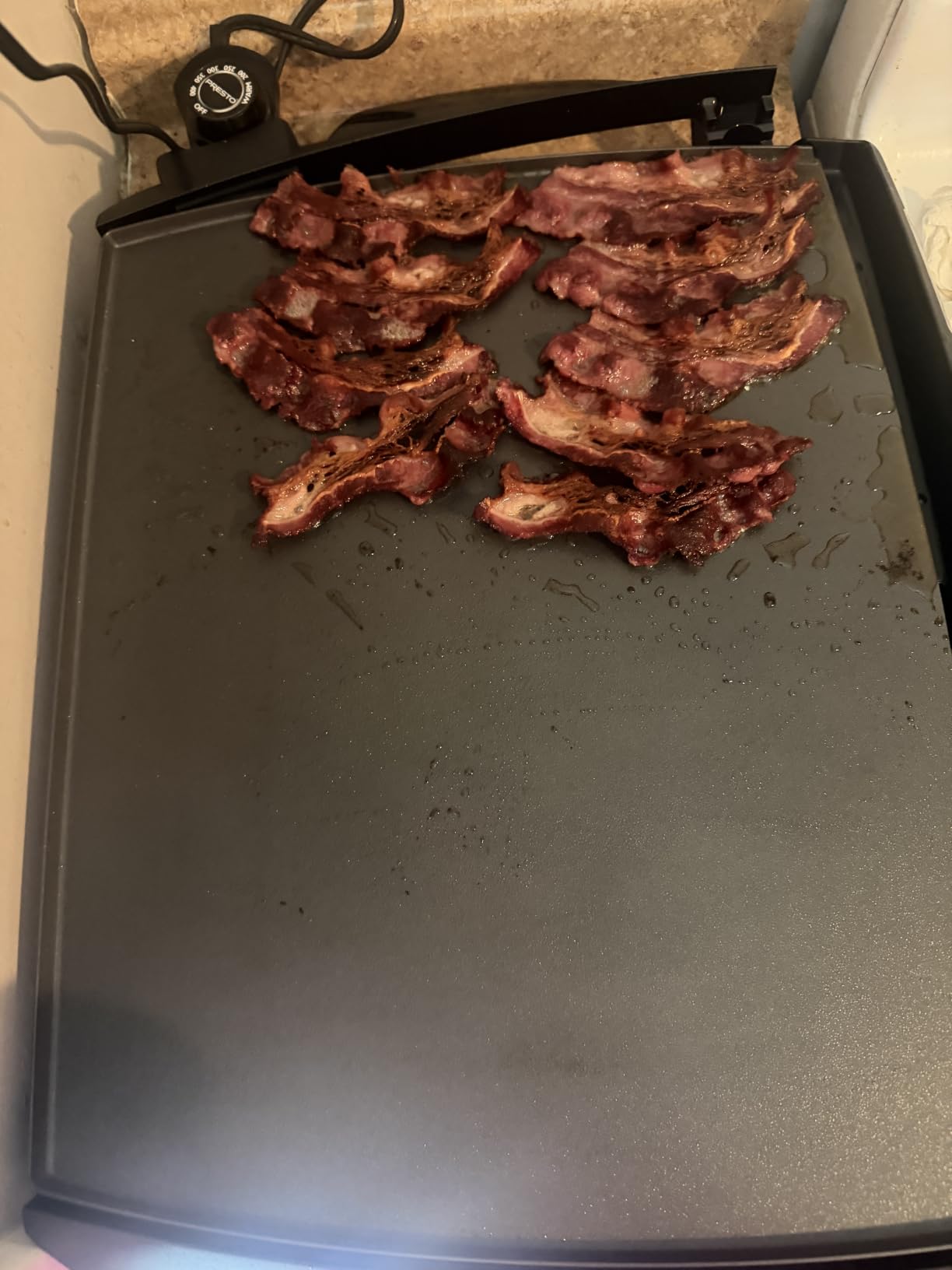 Presto 07046 Tilt 'n Drain Big Griddle Cool-Touch Electric Griddle customer photo 2