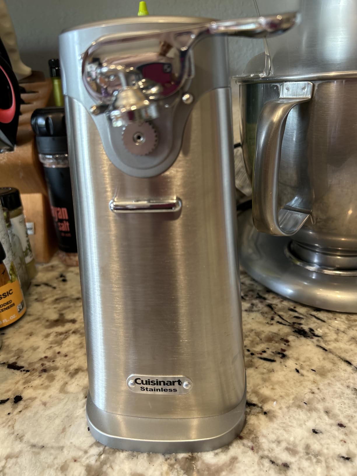 Cuisinart SCO-60 Deluxe Electric Can Opener, Quality-Engineered Motor System Allows you to Open Any Size Can, Stainless Steel customer photo 1