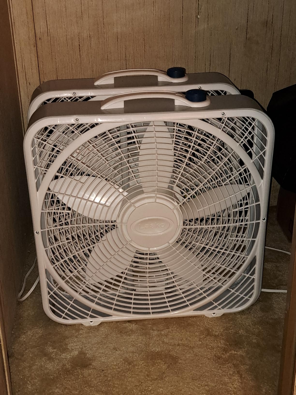 Lasko Weather-Shield Performance Box Fan, 3 Speeds, Innovative Wind Ring System for Up to 30% More Air, Carry Handle for Bedroom, Office, Home, 20 Inch, White, 3720 customer photo 2