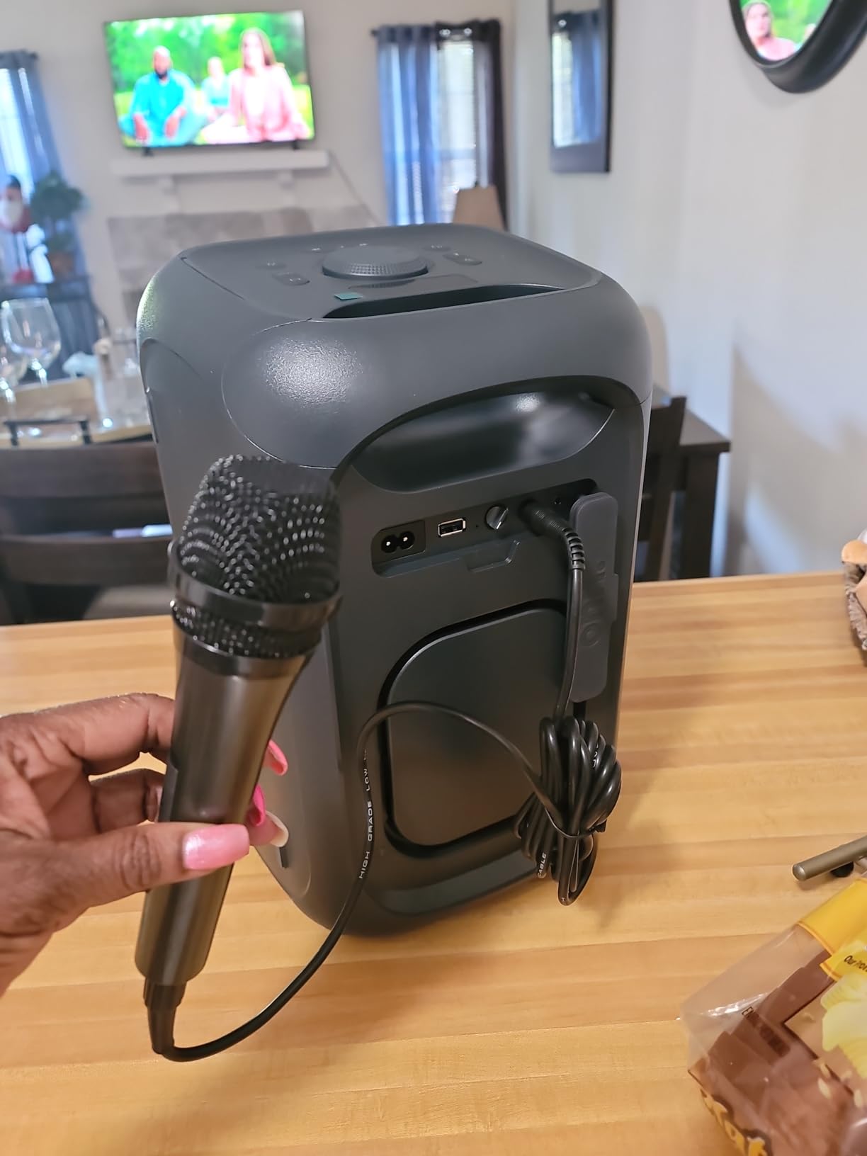 Singing Machine Wired Microphone for Karaoke, (Black) - Unidirectional Dynamic Vocal Microphone - Plug-in Microphone for Karaoke Machine, AMP, & Speaker - Mic for Singing, Public Speaking, & Parties customer photo 2