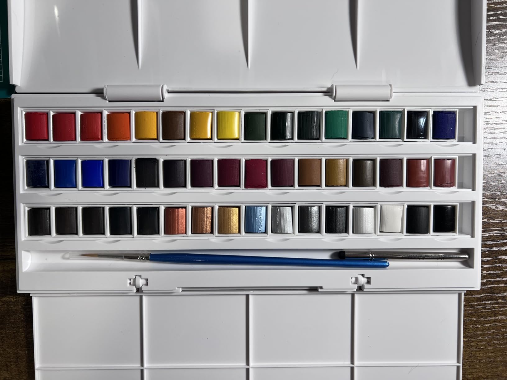 Winsor & Newton Cotman Watercolor Paint Set, 45 Half Pan Studio Set customer photo 1