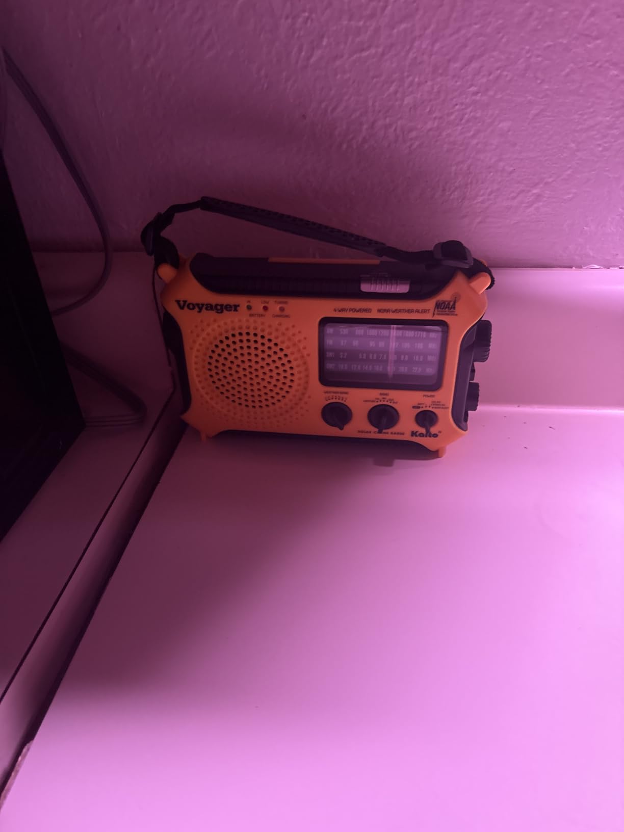 Kaito KA500 5-way Powered Emergency AM/FM/SW NOAA Weather Alert Radio with Solar,Dynamo Crank,Flashlight and Reading Lamp, Color Black customer photo 2