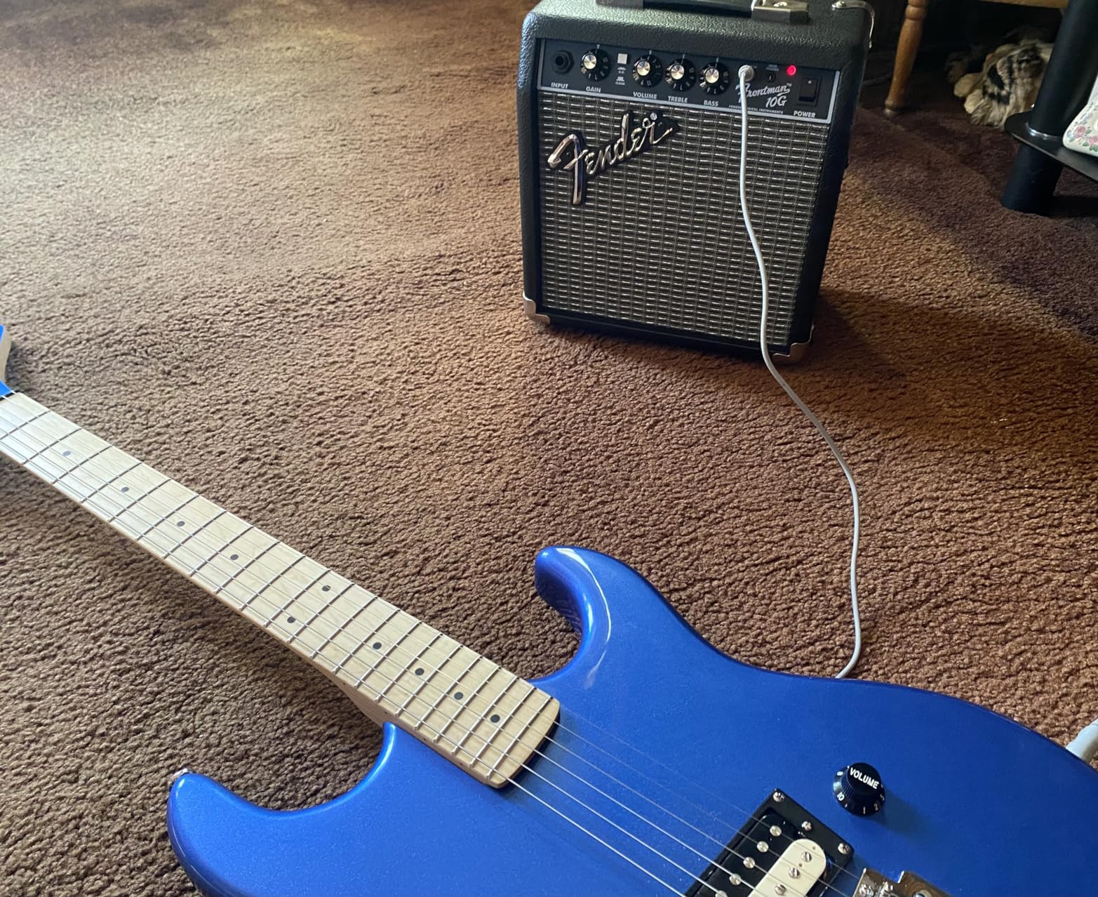 Fender Frontman 10G Electric Guitar Amplifier, 10-Watt Amp, Black/Silver customer photo 2