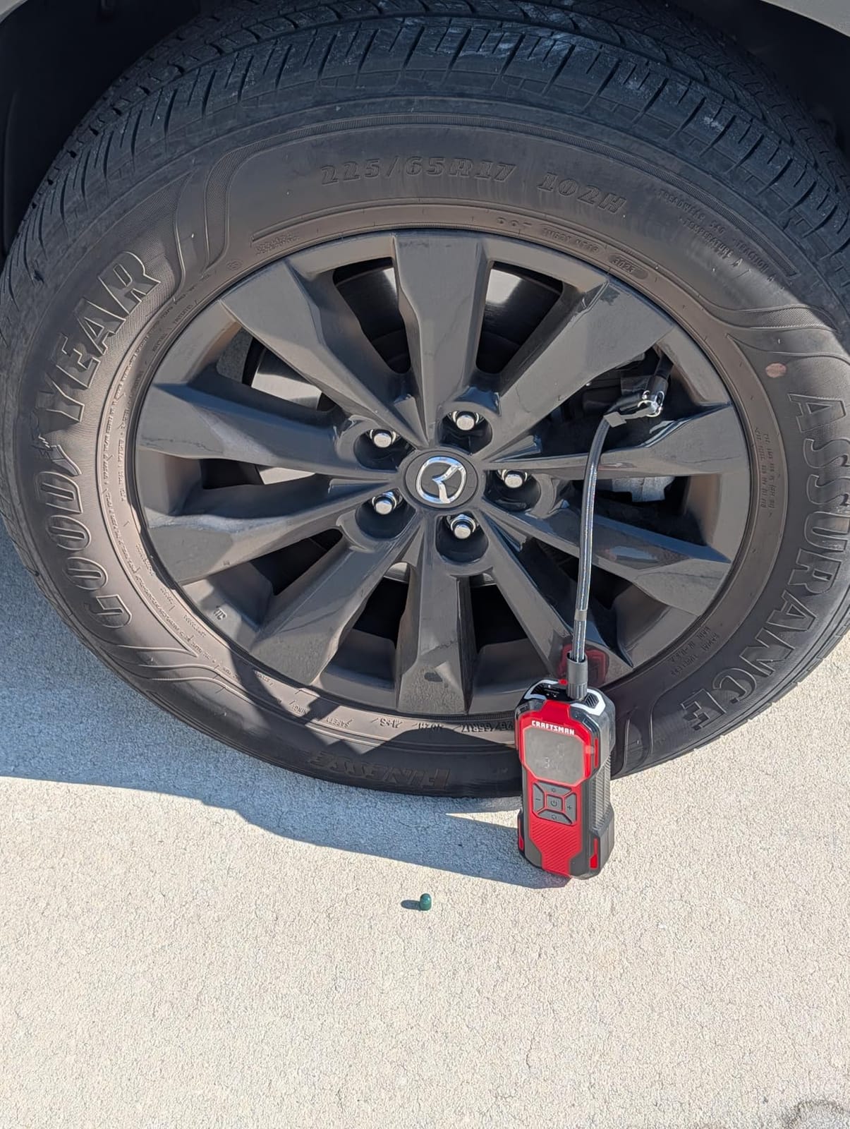 CRAFTSMAN Tire Inflator Portable Air Compressor, Cordless Mini Air Pump for Car Tires with Digital Tire Pressure Gauge, 6000mAh Battery Powered Air Pump, Max Pressure 150 PSI, 12V DC Corded customer photo 1