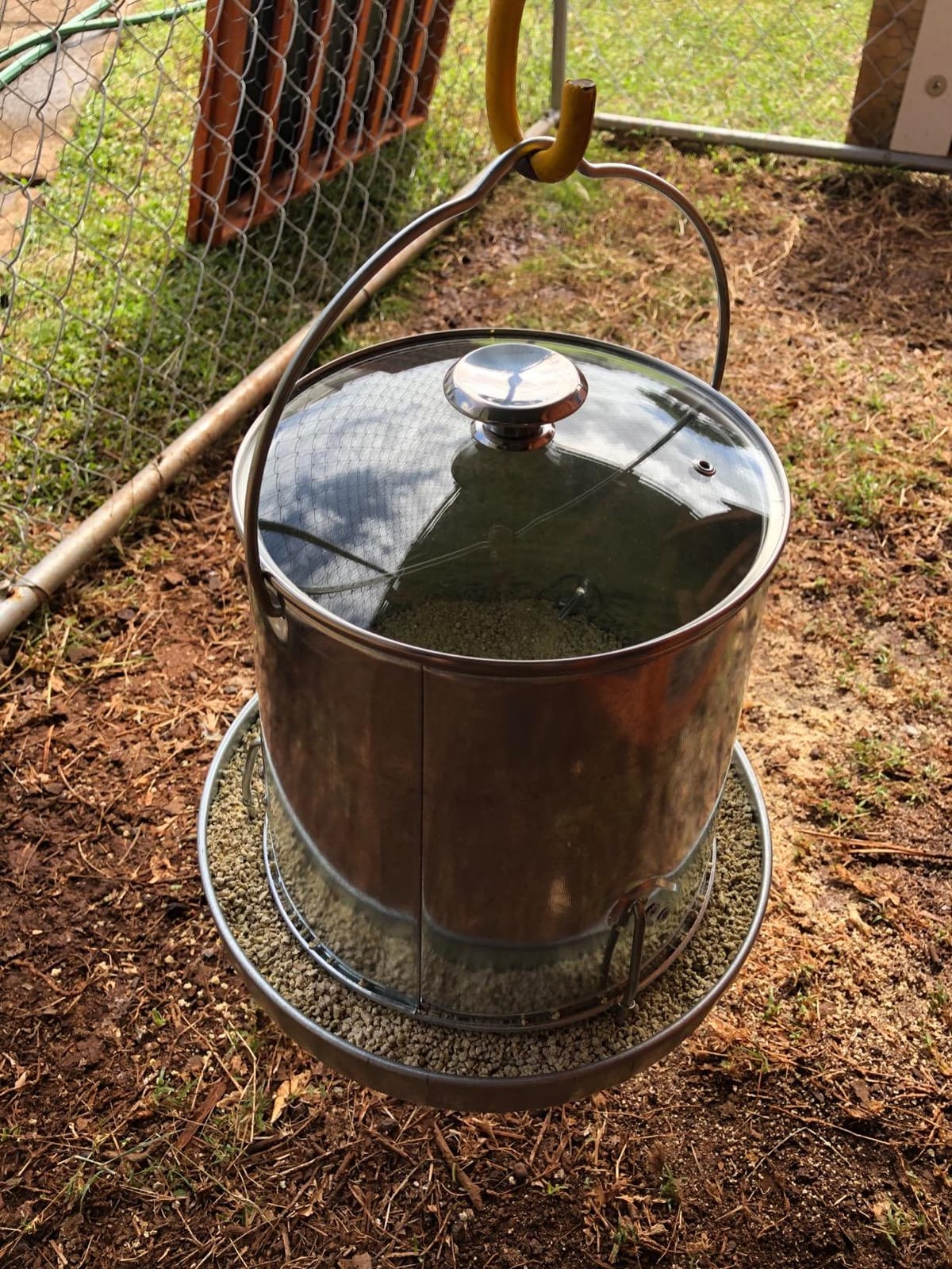 Harris Farms 1000293 Galvanized Hanging Poultry Feeder, 15 lbs, Metal customer photo 2
