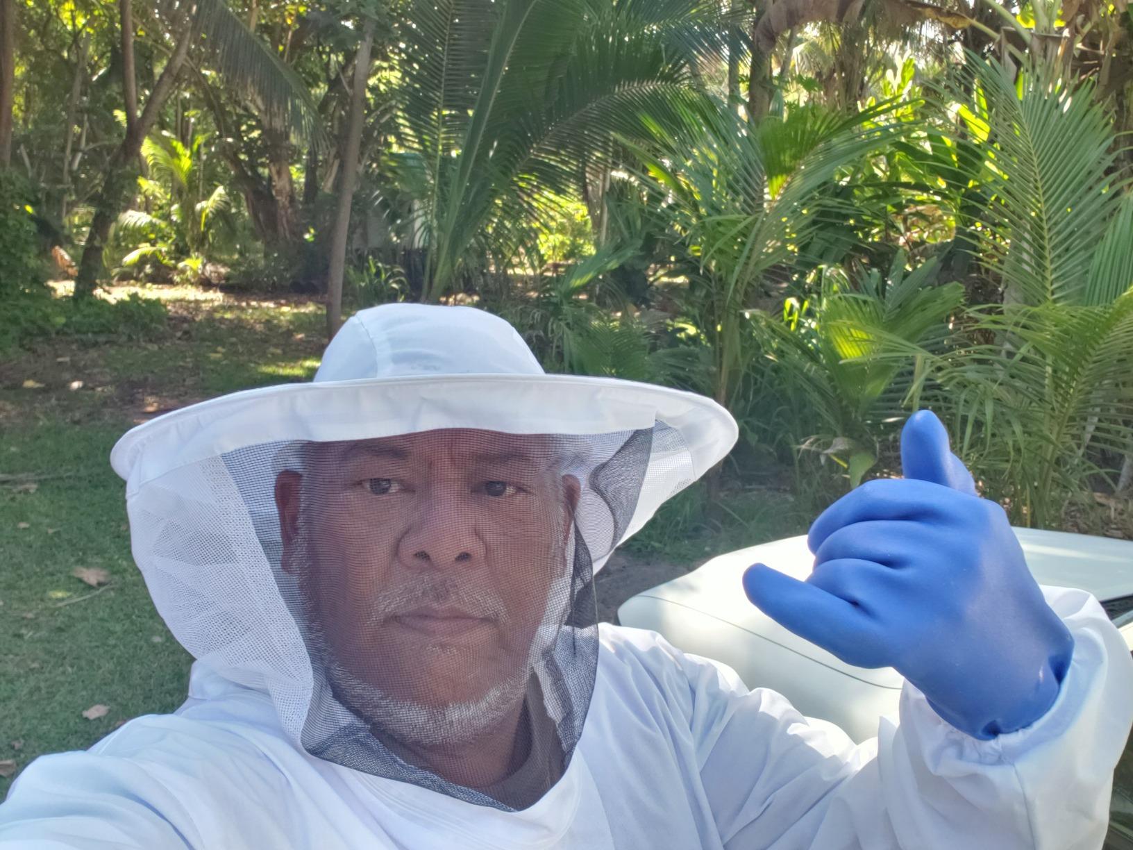 VIVO Professional White L Beekeeping Suit, BEE-V105 customer photo 1