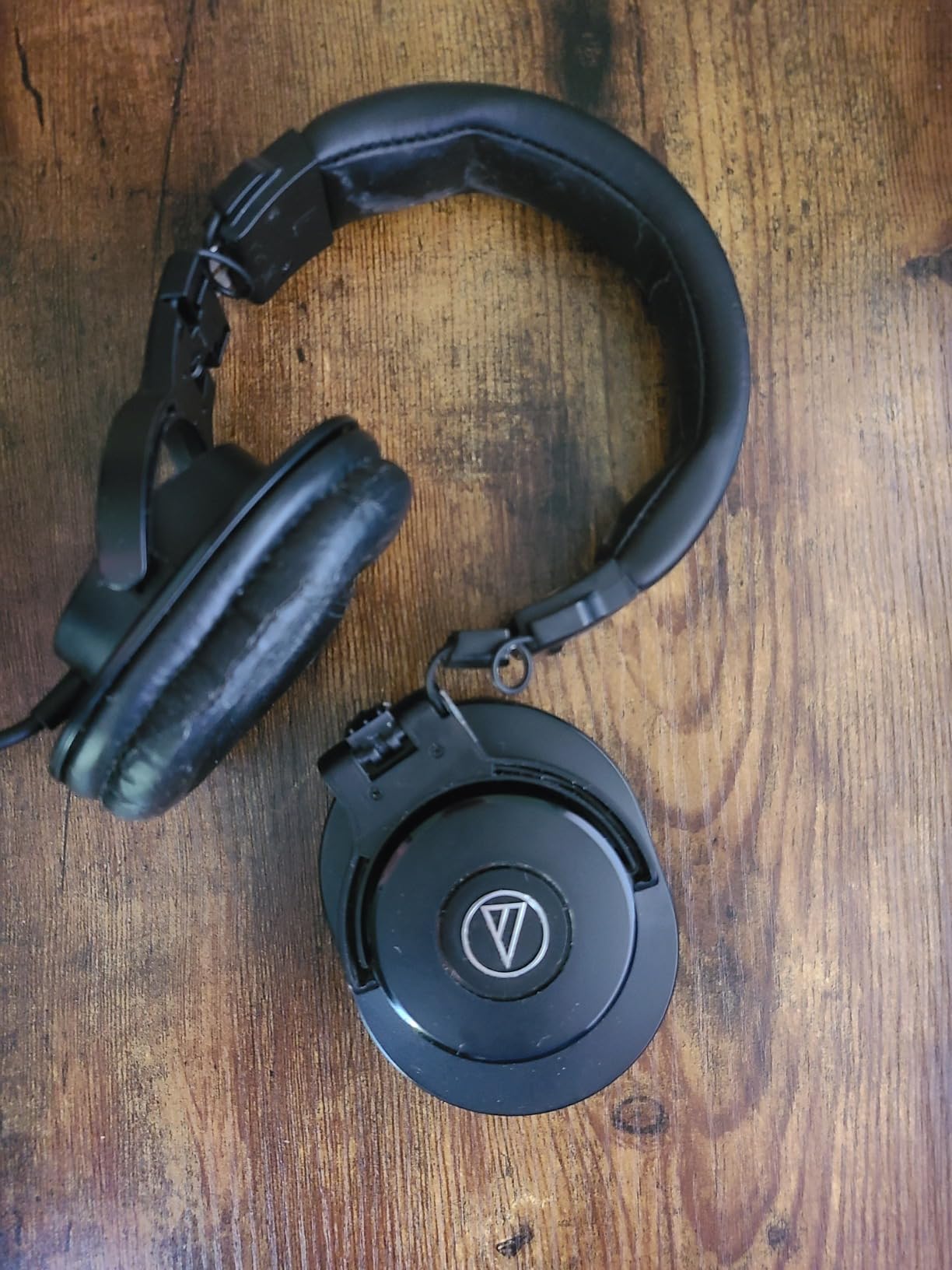 Audio-Technica ATH-M30x Professional Studio Monitor Headphones, Black customer photo 1