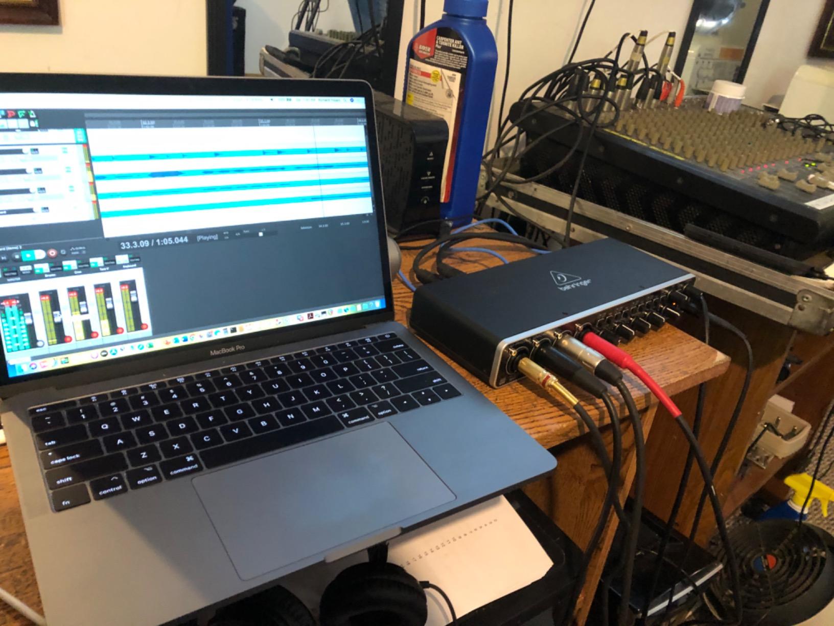 Behringer U-PHORIA UMC404HD Audiophile 4x4, 24-Bit/192 kHz USB Audio/MIDI Interface with Midas Mic Preamplifiers customer photo 1
