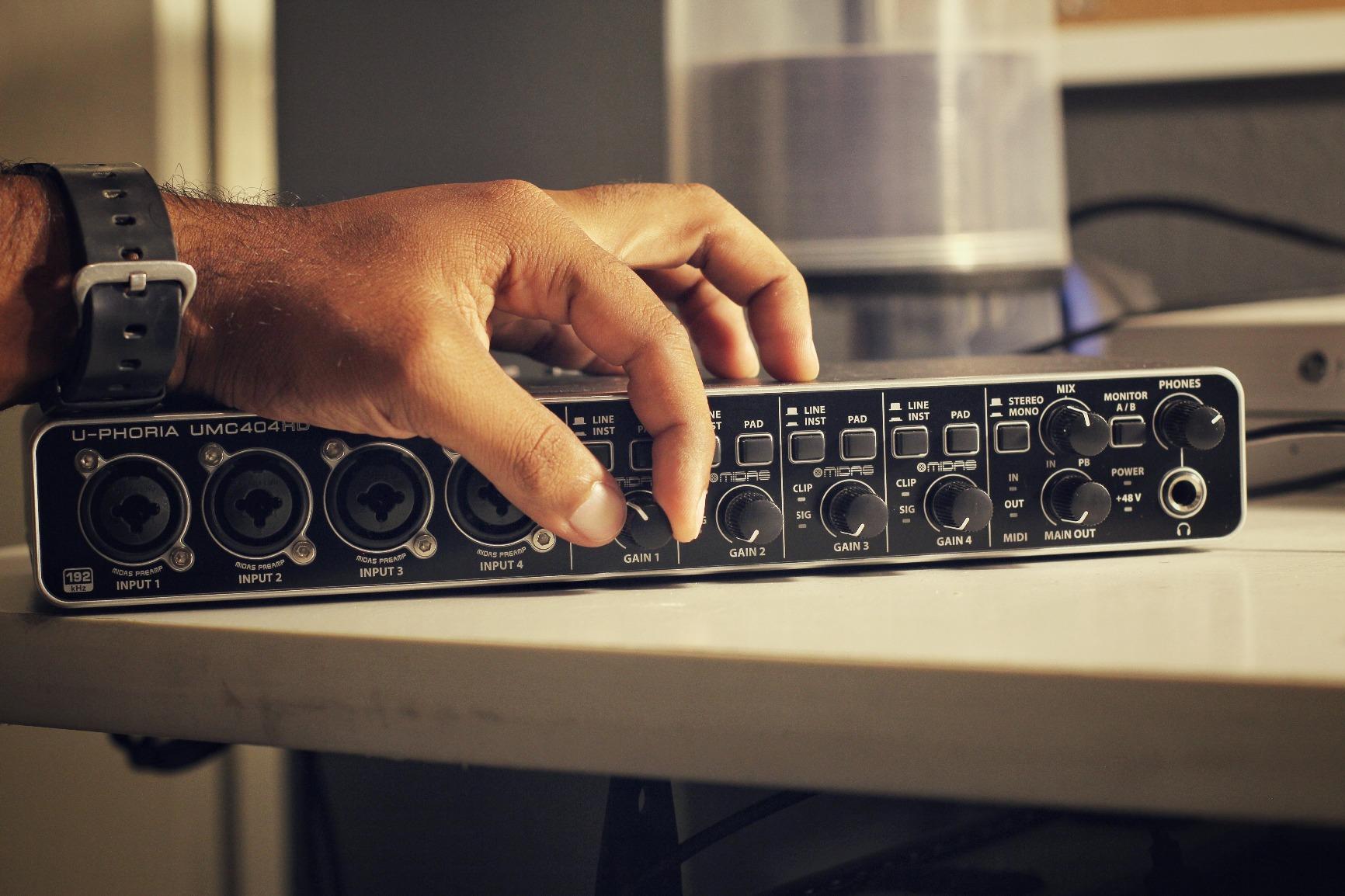 Behringer U-PHORIA UMC404HD Audiophile 4x4, 24-Bit/192 kHz USB Audio/MIDI Interface with Midas Mic Preamplifiers customer photo 2
