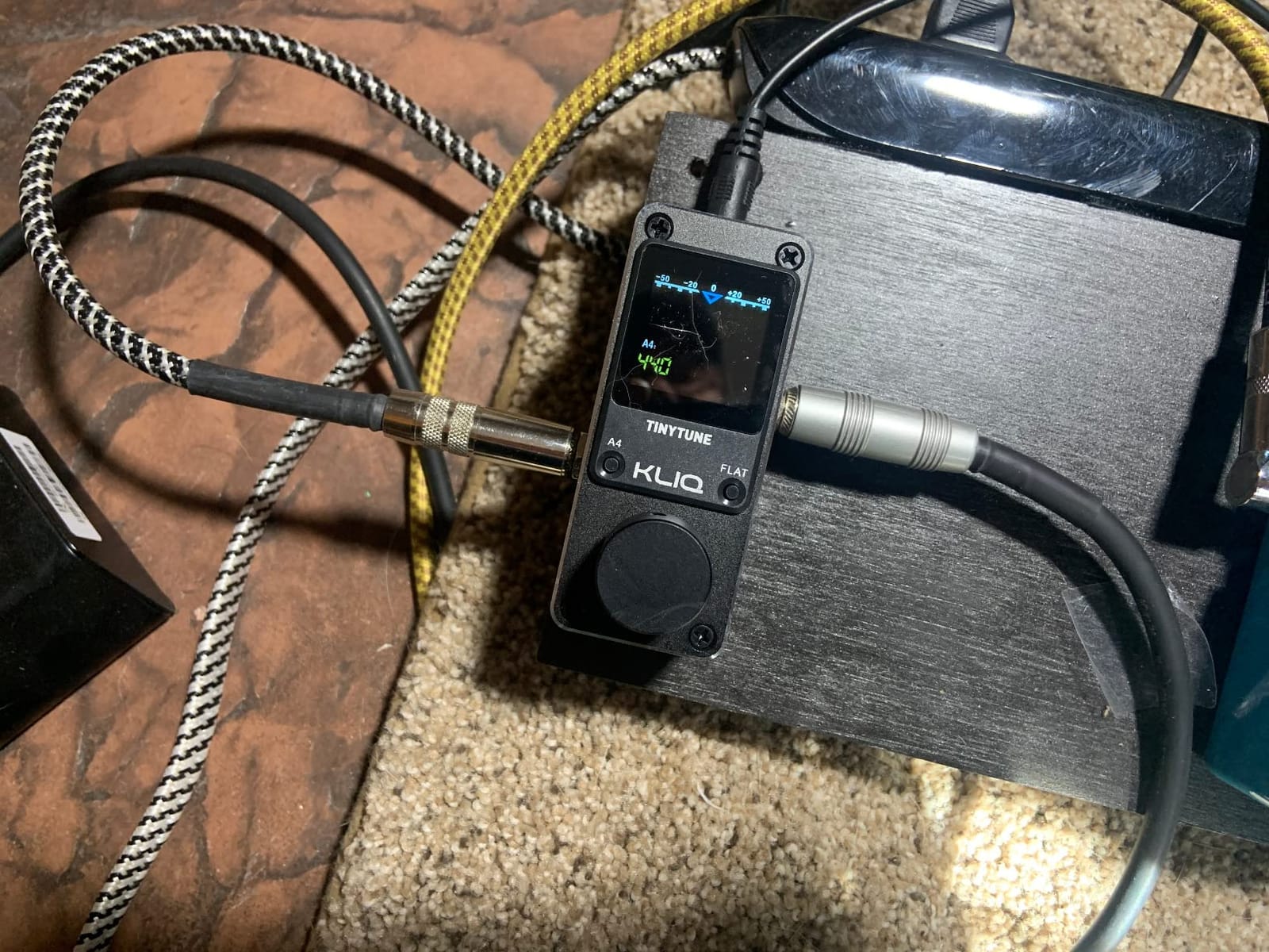 KLIQ TinyTune Pro Stage Tuner Pedal for Guitar & Bass, Mini Chromatic Pedal with True Bypass, Silent Switch, Flat Tuning, LED Display & Pitch Calibration (9V Power Supply Required) customer photo 1