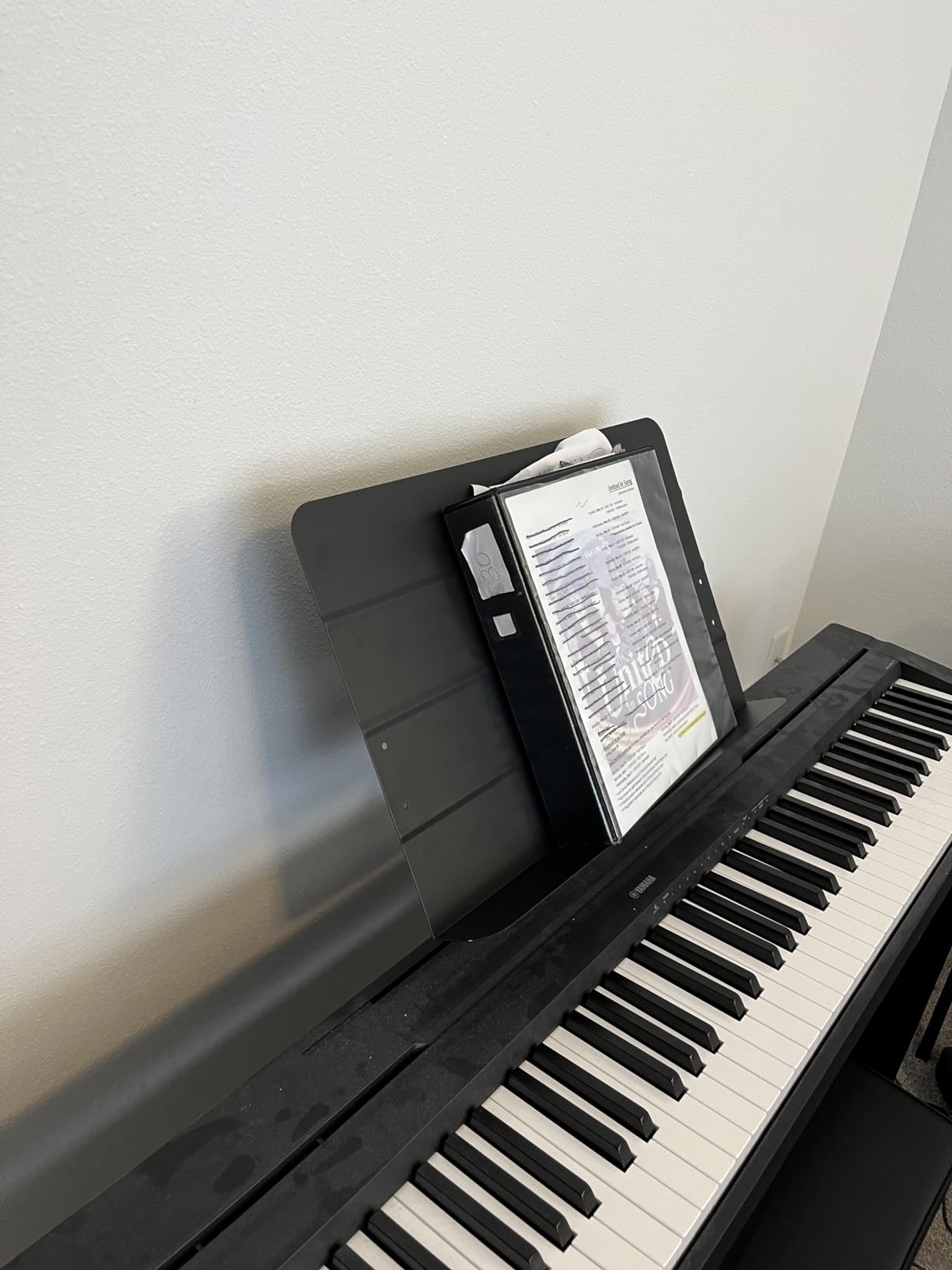Amazon Basics Portable Height Adjustable Sheet Music Stand, Sturdy Metal, Black customer photo 2