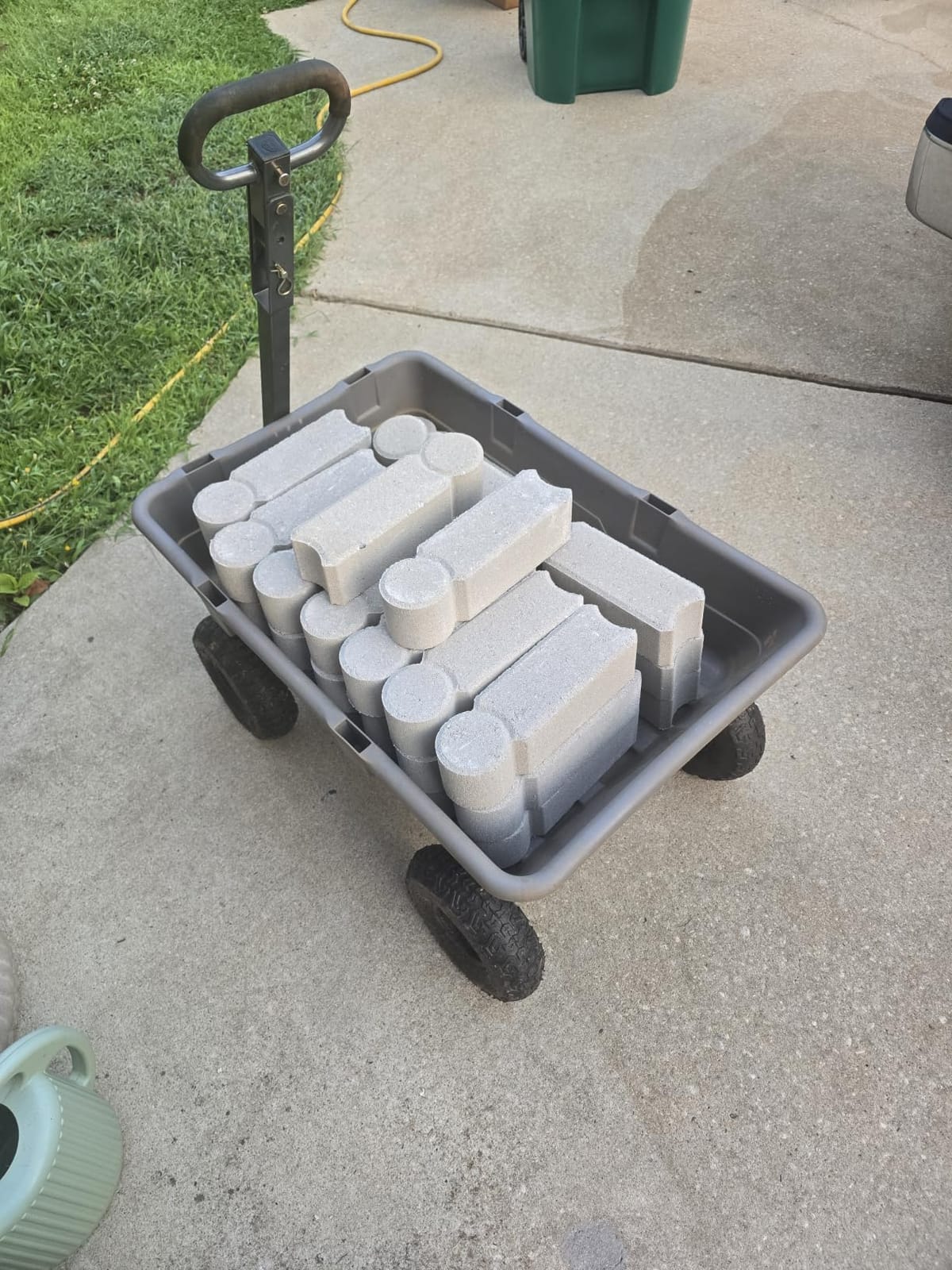 Gorilla Carts Poly Dump Cart, 600 lb. Capacity, 4 Cu ft, Quick Release Dump customer photo 2