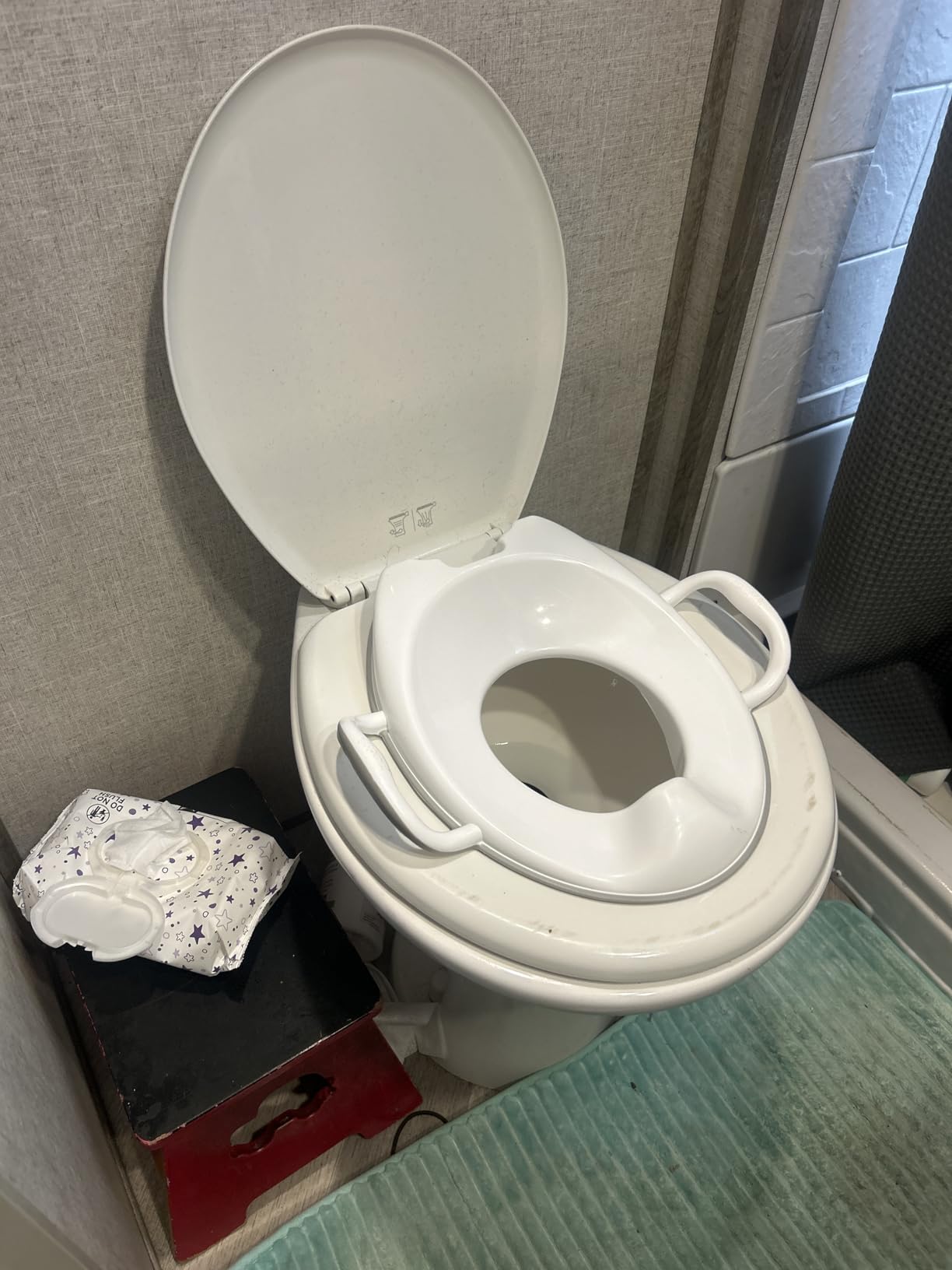 Munchkin® Sturdy™ Potty Training Seat, Green customer photo 1