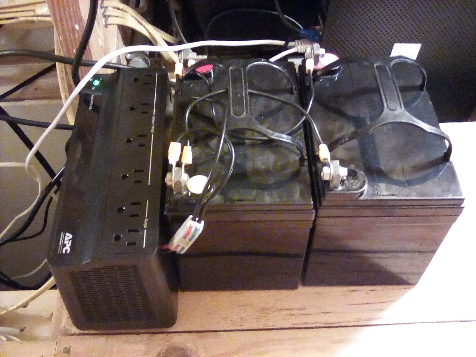 APC UPS 425VA/225W UPS Battery Backup for Router, Small Electronics, BE425M customer photo 2
