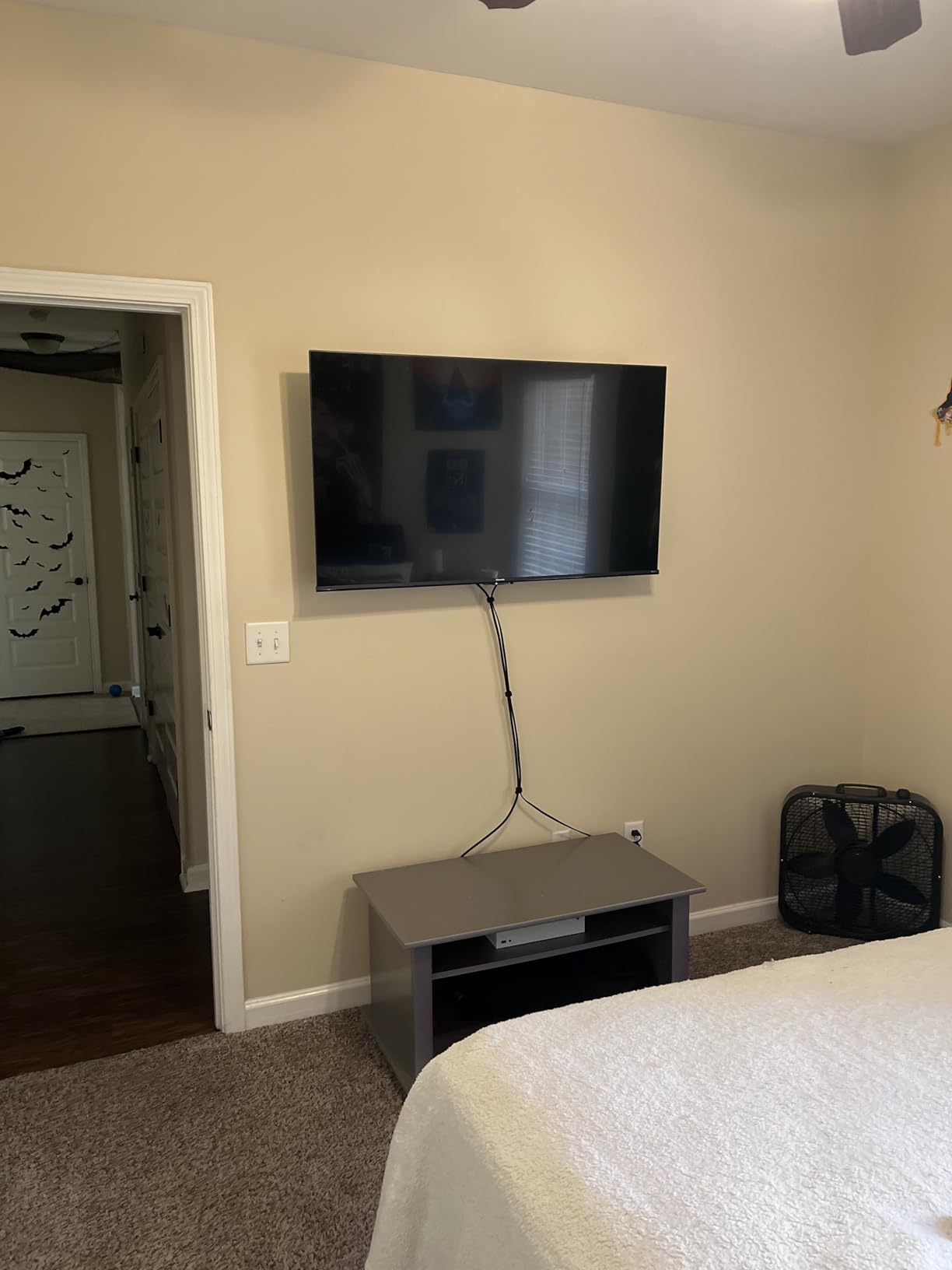 PERLESMITH Tilting TV Wall Mount Bracket Low Profile for Most 23-60 inch LED LCD OLED, Plasma Flat Screen TVs with VESA 400x400mm Weight up to 115lbs, Fits 16