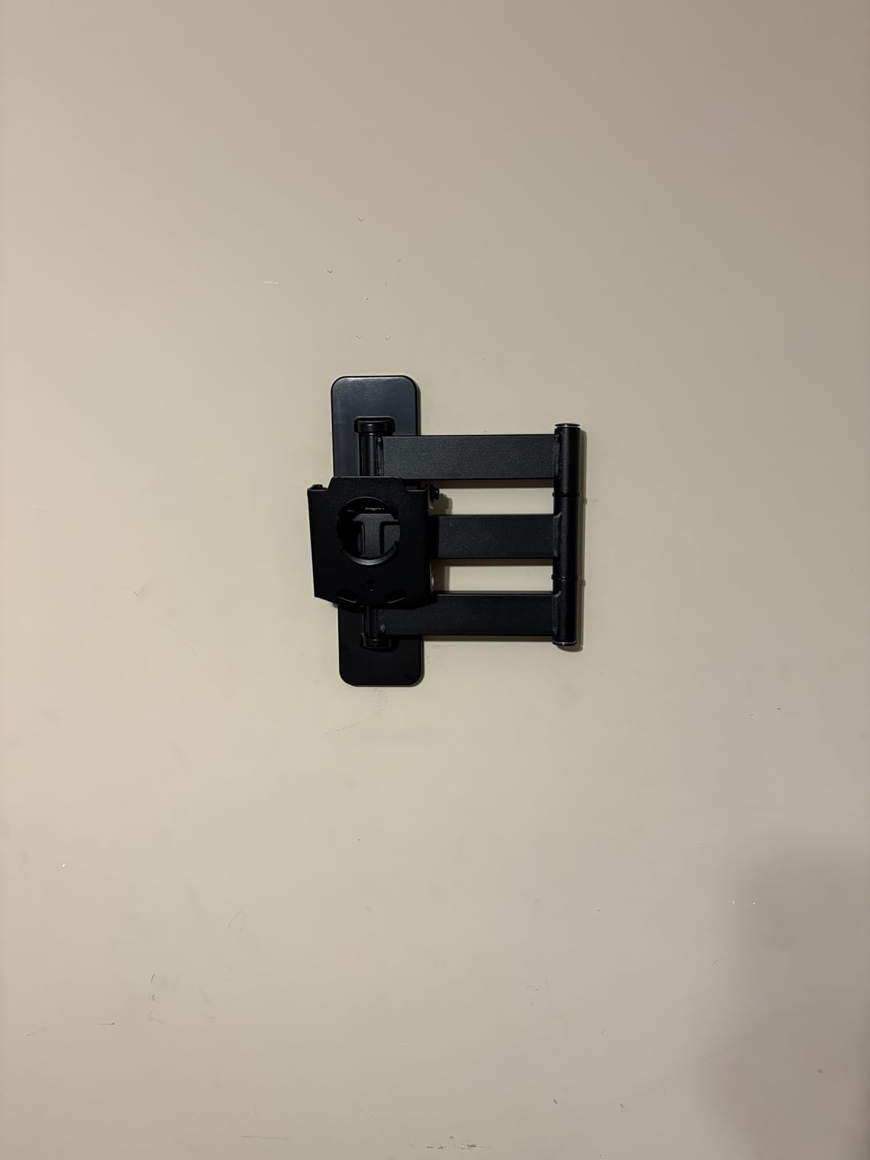Amazon Basics Full Motion Articulating TV Wall Mount, with Swivel and Tilt, for 26