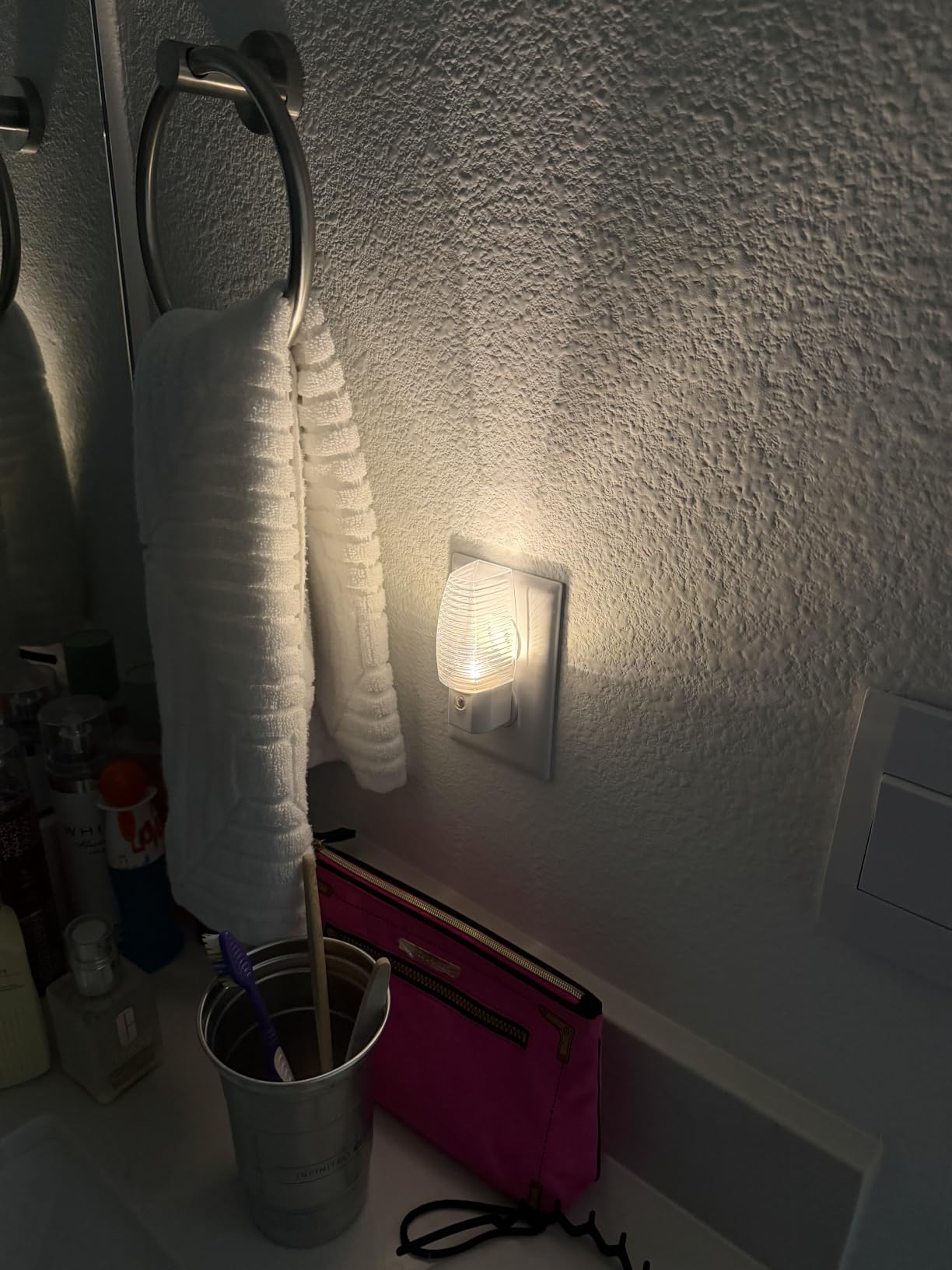 Emotionlite Plug-in Night Light, Dusk to Dawn Sensor, Warm White, 4 Pack customer photo 1