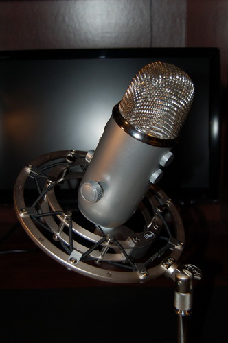 Logitech Creators Blue Yeti USB Microphone for PC, Mac, Gaming, Streaming, Podcasting, Studio and Computer Condenser Mic with Blue VO!CE Effects, 4 Pickup Patterns, Plug and Play - Midnight Blue | Mac, Gaming, Streaming, Podcasting, Studio and Computer Condenser Mic, VO!CE Effects, 4 Pickup Patterns, Plug and Play customer photo 2