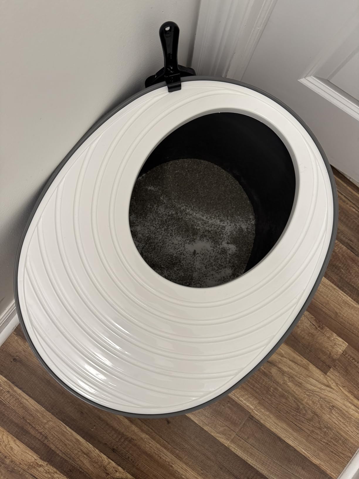 IRIS USA Large Top Entry Cat Litter Box, Hooded Privacy, Beige/White customer photo 2