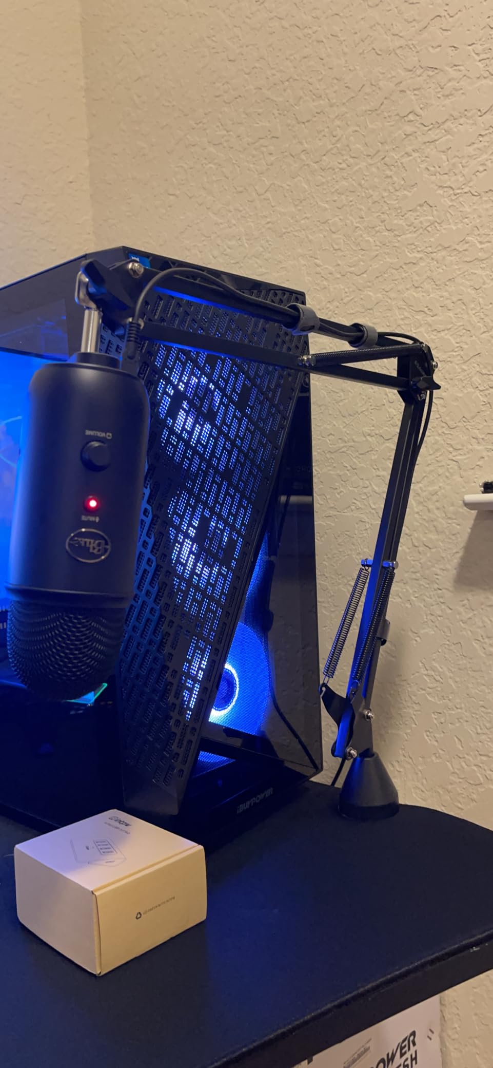 Microphone Arm,Aokeo AK-35 Microphone Desk Stand-Microphone Suspension Boom Scissor Arm Stand For Blue Yeti,Blue Snowball iCE,QuadCast,Elgato customer photo 1