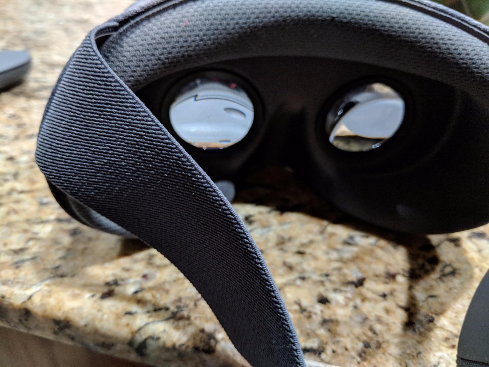 Google Daydream View - VR Headset for Smartphone (Slate) customer photo 2