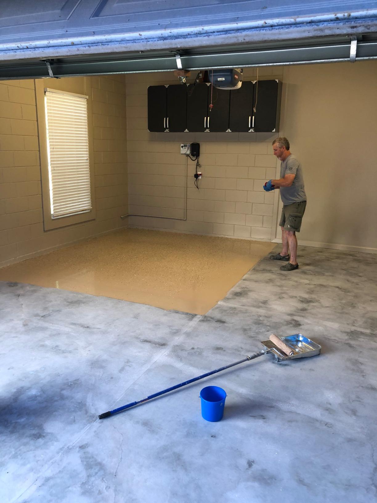 Rust-Oleum RockSolid Garage Floor Coating Kit, Gray, 2.5 Car Kit customer photo 2