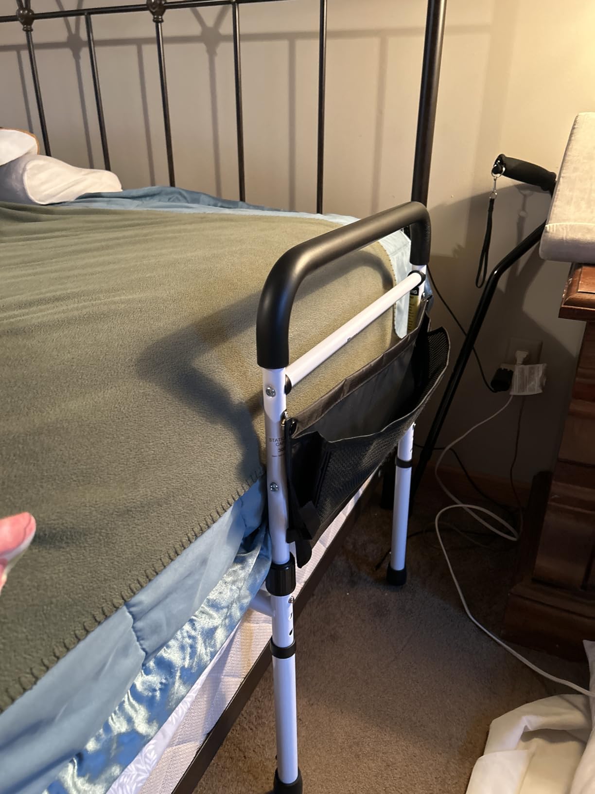Vaunn Medical Bed Rail for Elderly Adults Safety, ASTM F3186-17 Certified, Adjustable Bed Assist Handle and Grab Bar for Seniors, 300 lb, Tool-Free Assembly customer photo 1