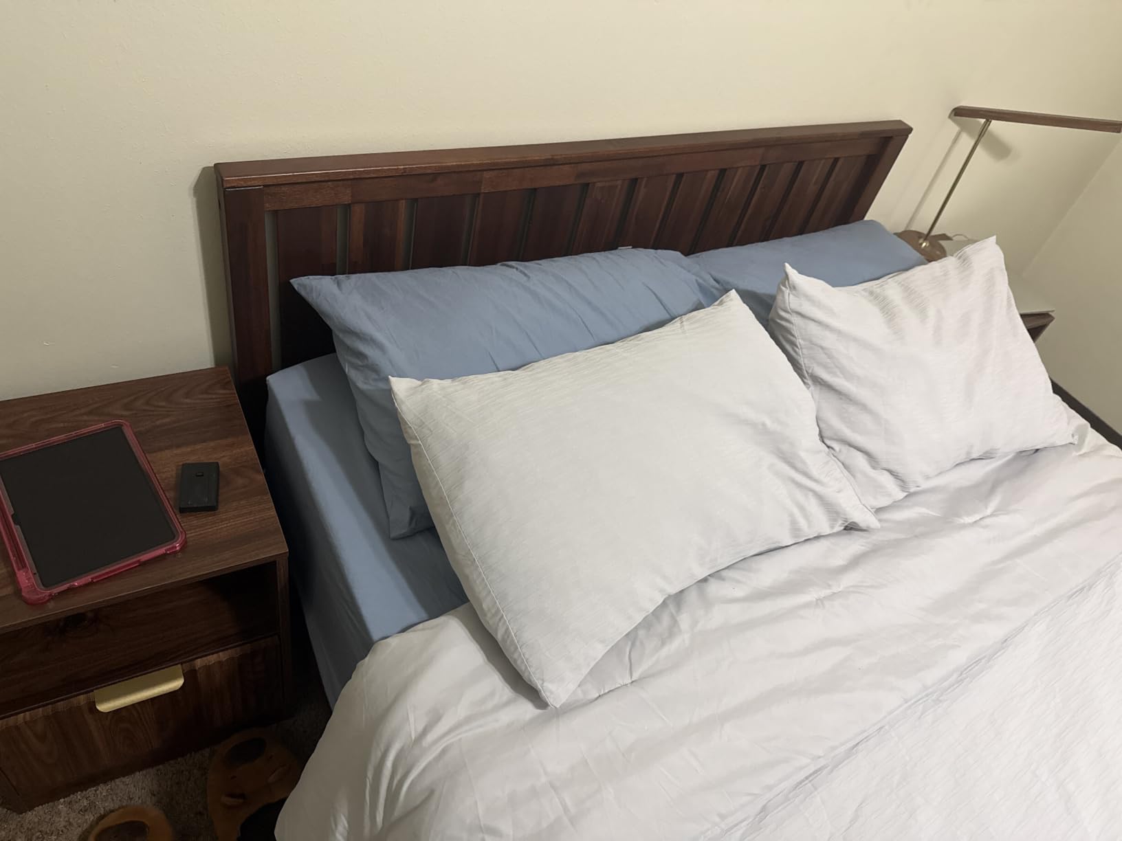 ZINUS Vivek Deluxe Wood Platform Bed Frame with Headboard, Wood Slat Support, No Box Spring Needed, Easy Assembly, Queen customer photo 1