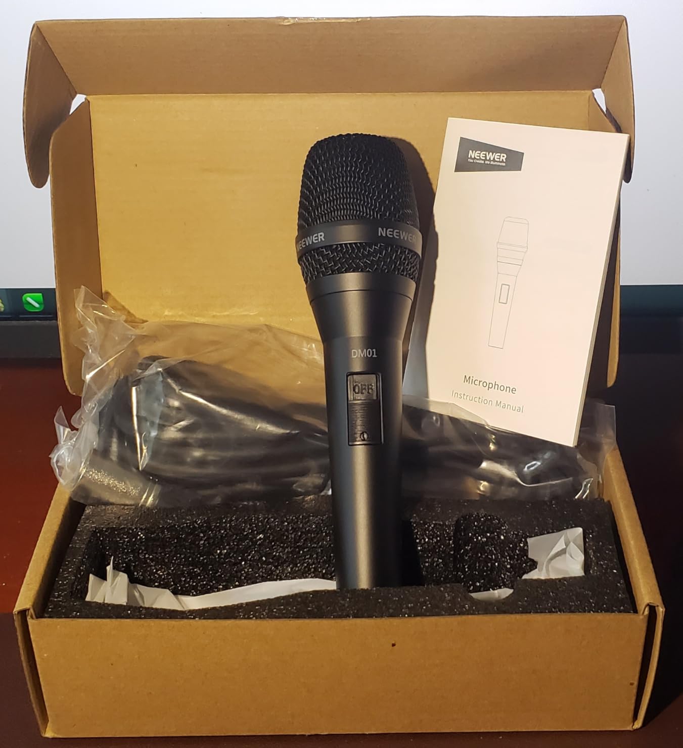 NEEWER NW-040 Cardioid Dynamic Microphone with XLR Cable, Rigid Metal Housing, Unidirectional Pickup Mic for Musical Instruments Voice Public Speech Podcast Singing PC Gaming Streaming Studio, Black customer photo 1