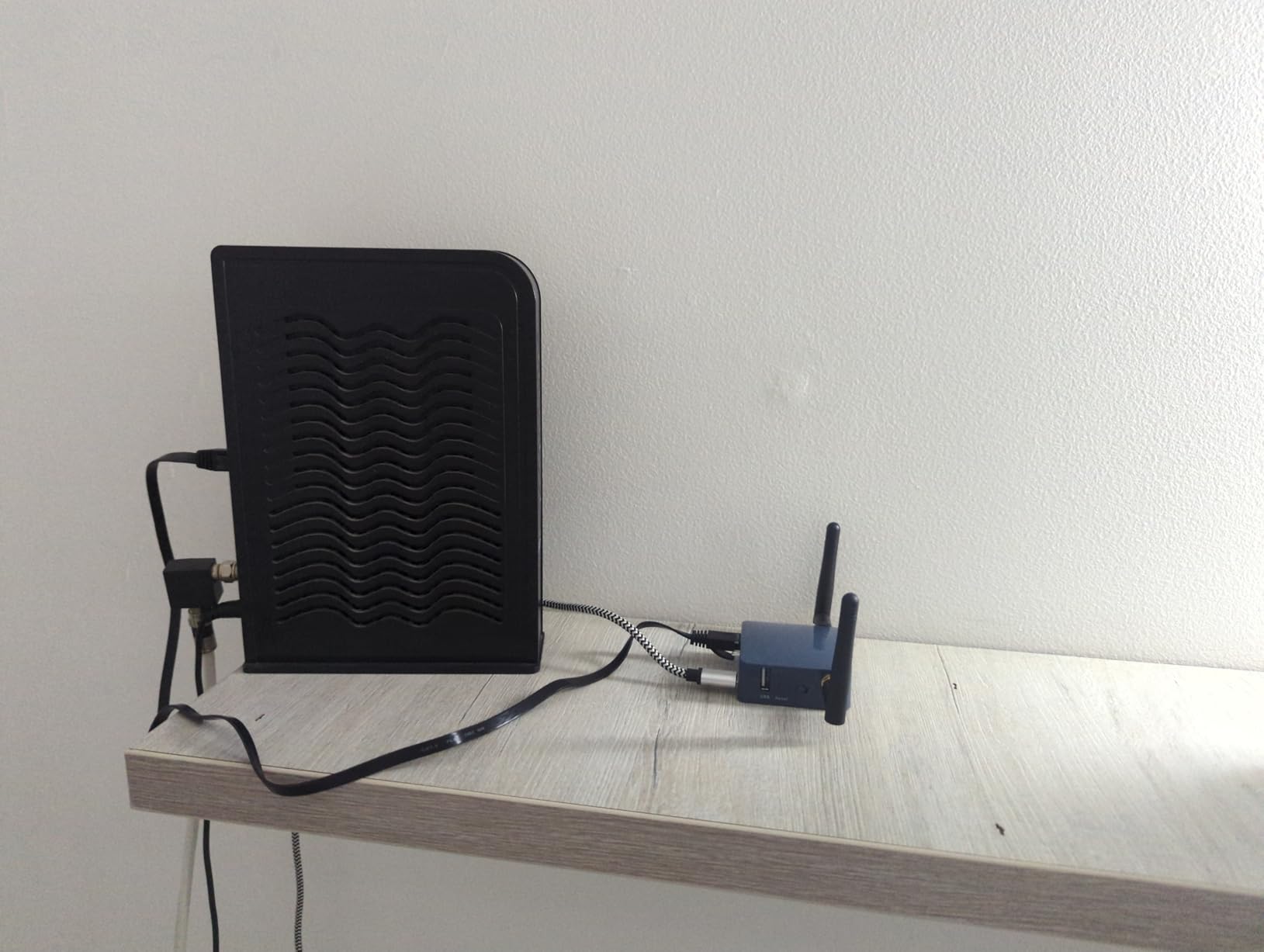 GL.iNet GL-AR300M16-Ext Mini Travel Wi-Fi Router OpenWrt 2 Ethernet Ports customer photo 2