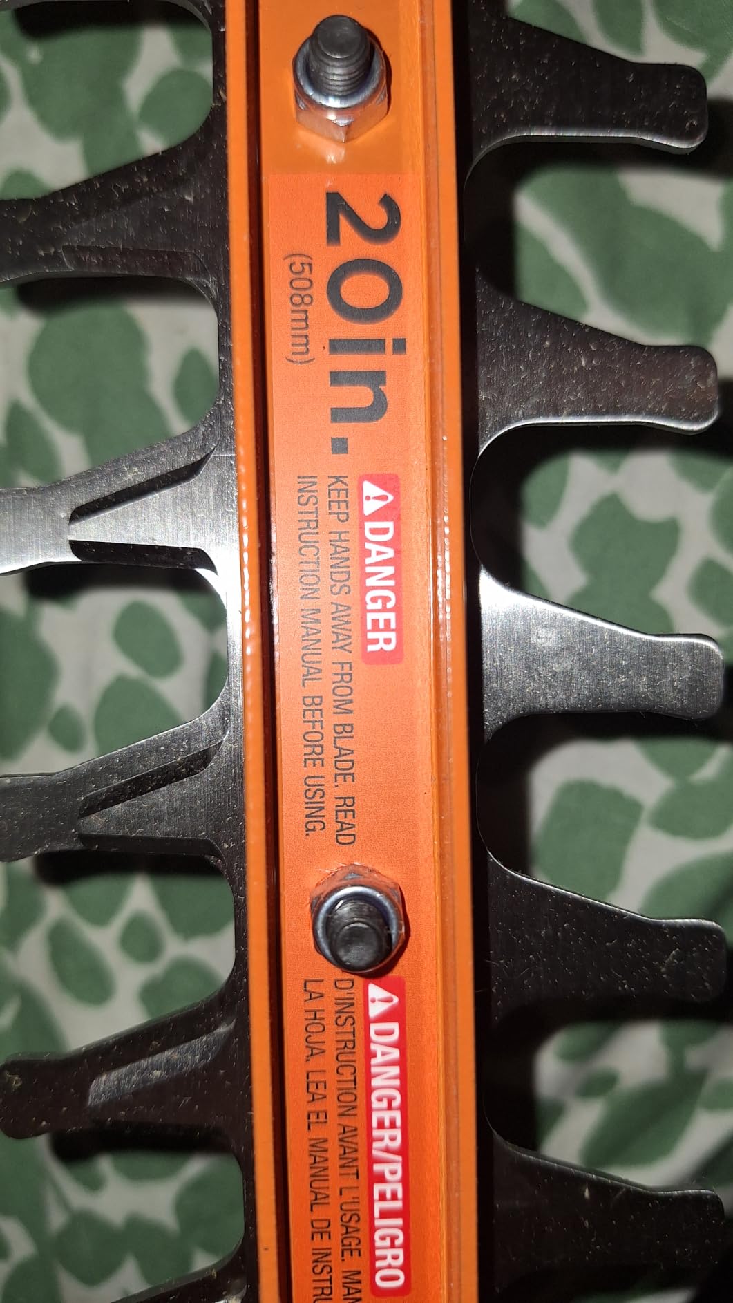 BLACK+DECKER Hedge Trimmer with Saw, 20-Inch, Lightweight and Compact Design, Full Wraparound Handle, Corded (BEHTS300) customer photo 2