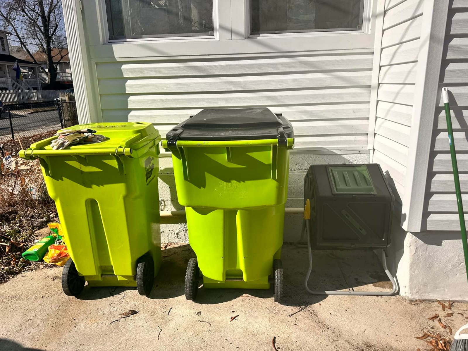 Miracle-Gro Dual Chamber Compost Tumbler – Easy-Turn, Heavy-Duty Outdoor Bin Composter with 2 Sliding Doors (2x18.5 Gal/70L customer photo 2