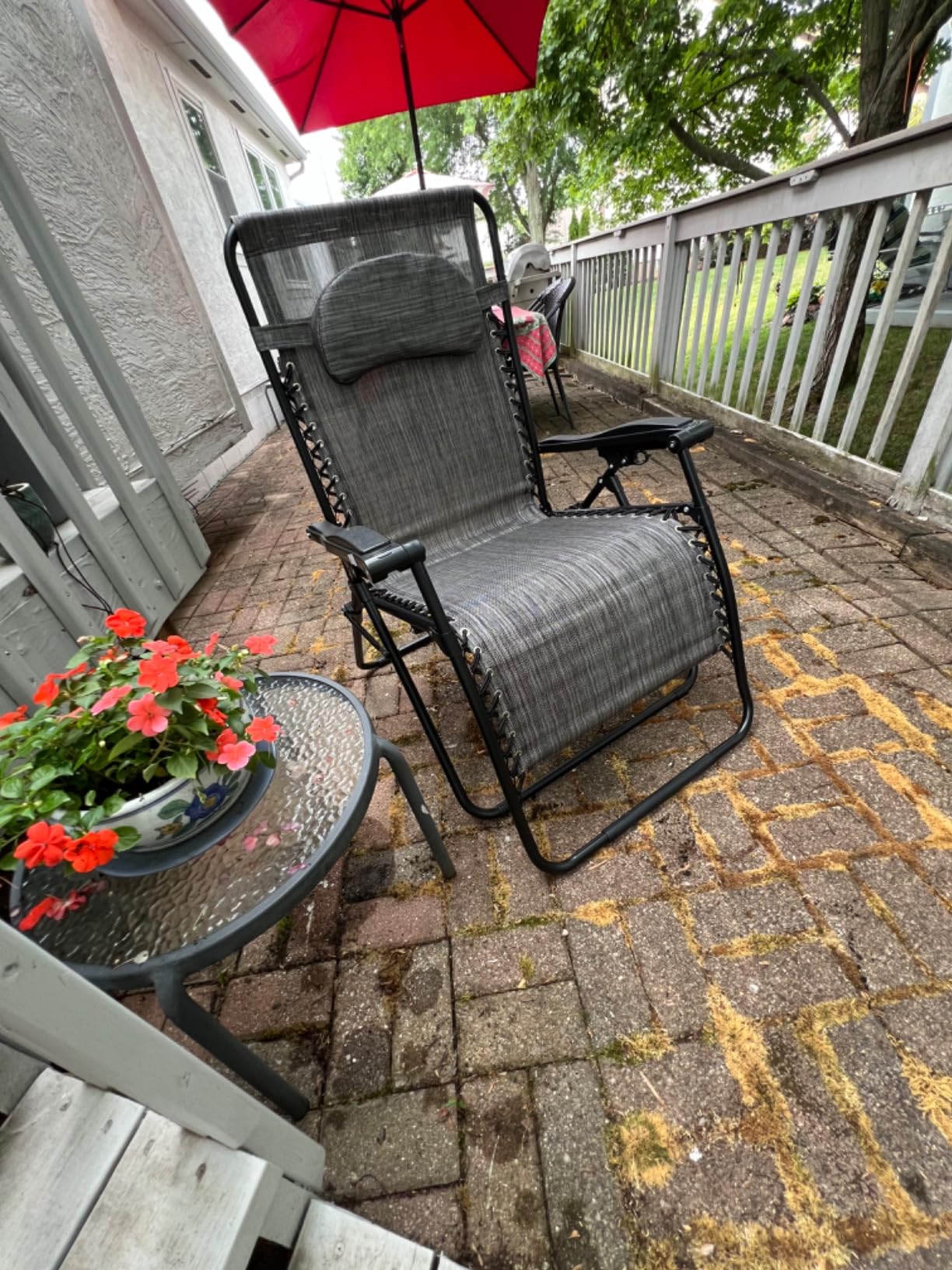 Best Choice Products Oversized Zero Gravity Chair, Folding Outdoor Patio Lounge Recliner w/Cup Holder Accessory Tray, Pillow - Black customer photo 2