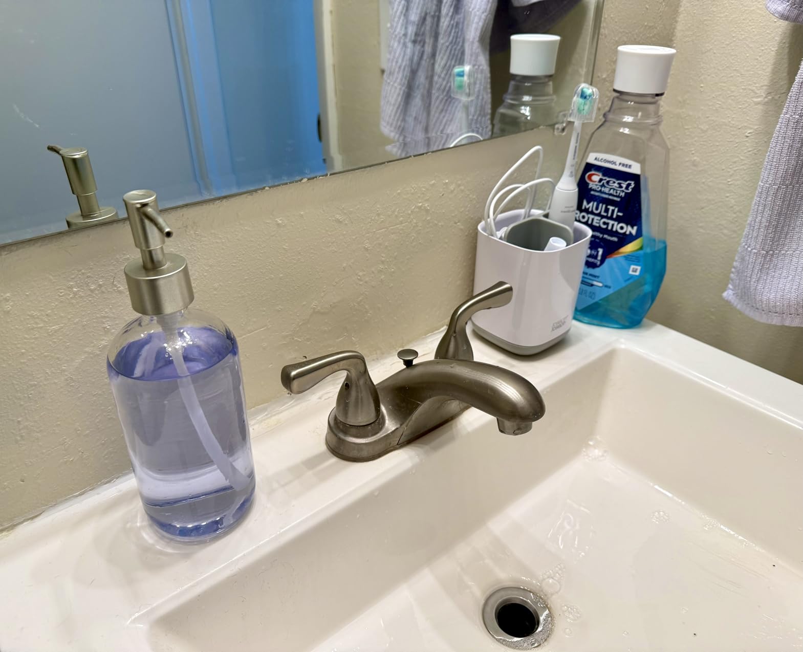 Joseph Joseph Easy-Store - Compact Toothbrush Holder Caddy Bathroom Storage , Grey/White, Regular customer photo 2