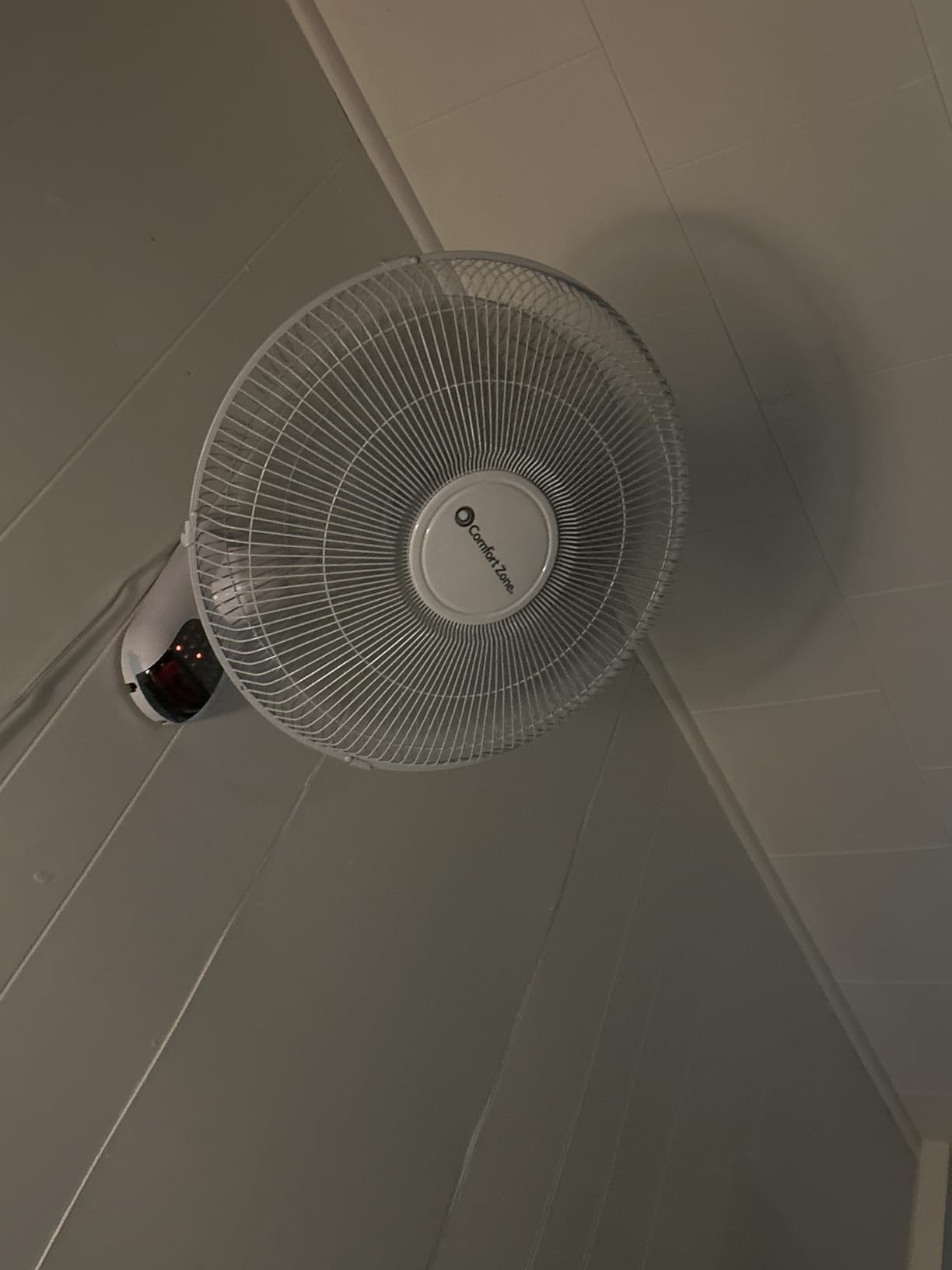 Comfort Zone Oscillating Wall Mount Fan with Remote Control, Timer, Auto Shut Off, Adjustable Tilt, Quiet, 16 inch, 3 Speed, Ideal for Home, Bedroom, Gym & Office, Airflow 14.07 ft/sec, CZ16WR customer photo 2