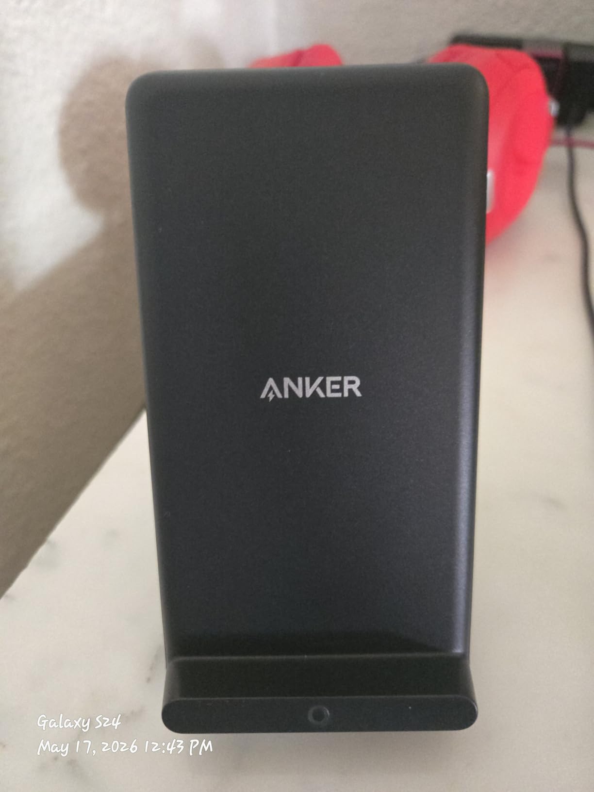 Anker 313 Qi-Certified 10W Max Wireless Charger Stand customer photo 1