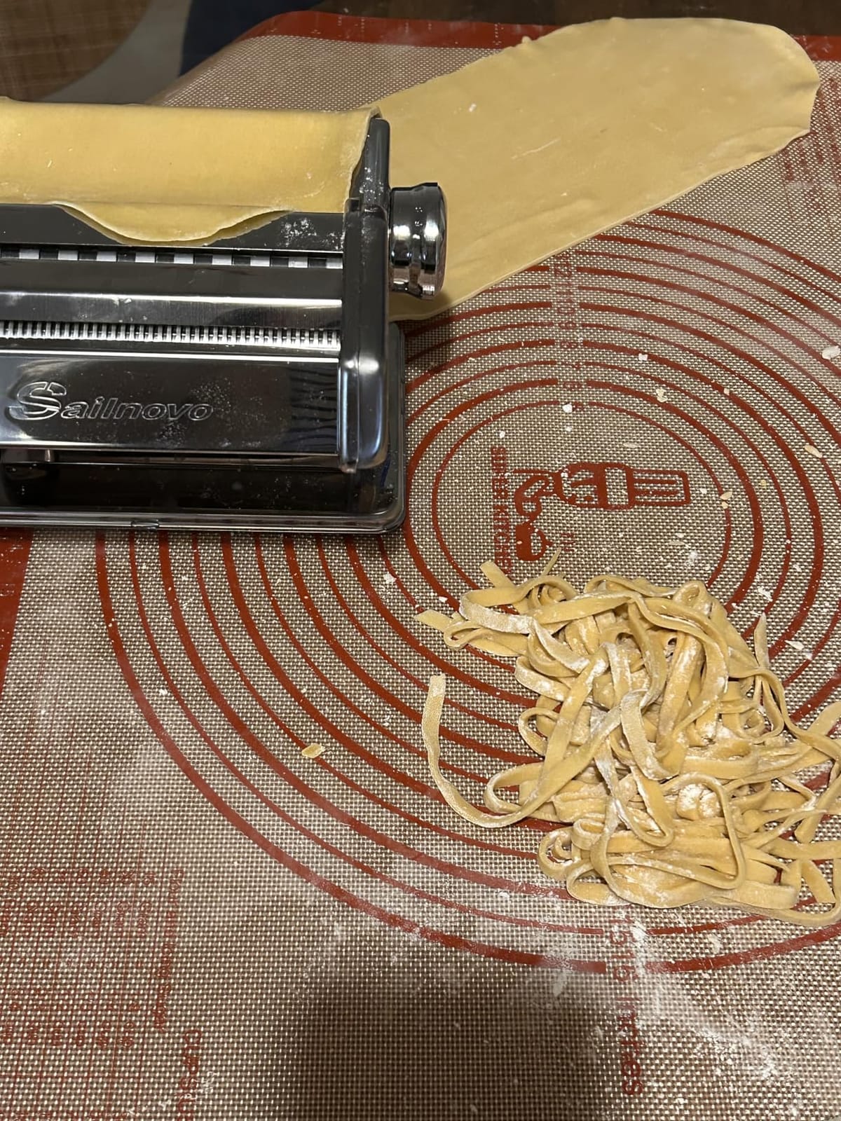 Sailnovo 3-in-1 Pasta Maker with 9-Setting Pasta Roller & Cutters, Silver customer photo 2